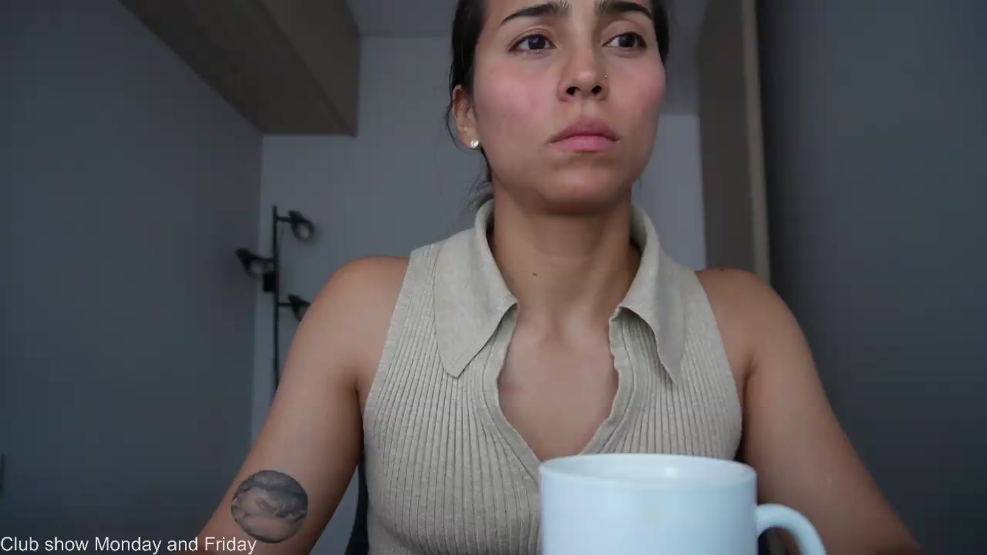 Gallery image thumbnail from Xialing's myfreecams stream on, 08/27/2026, 22:41 image 5 of 20