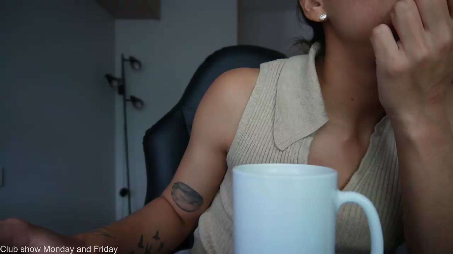 Gallery image thumbnail from Xialing's myfreecams stream on, 08/27/2026, 22:41 image 20 of 20