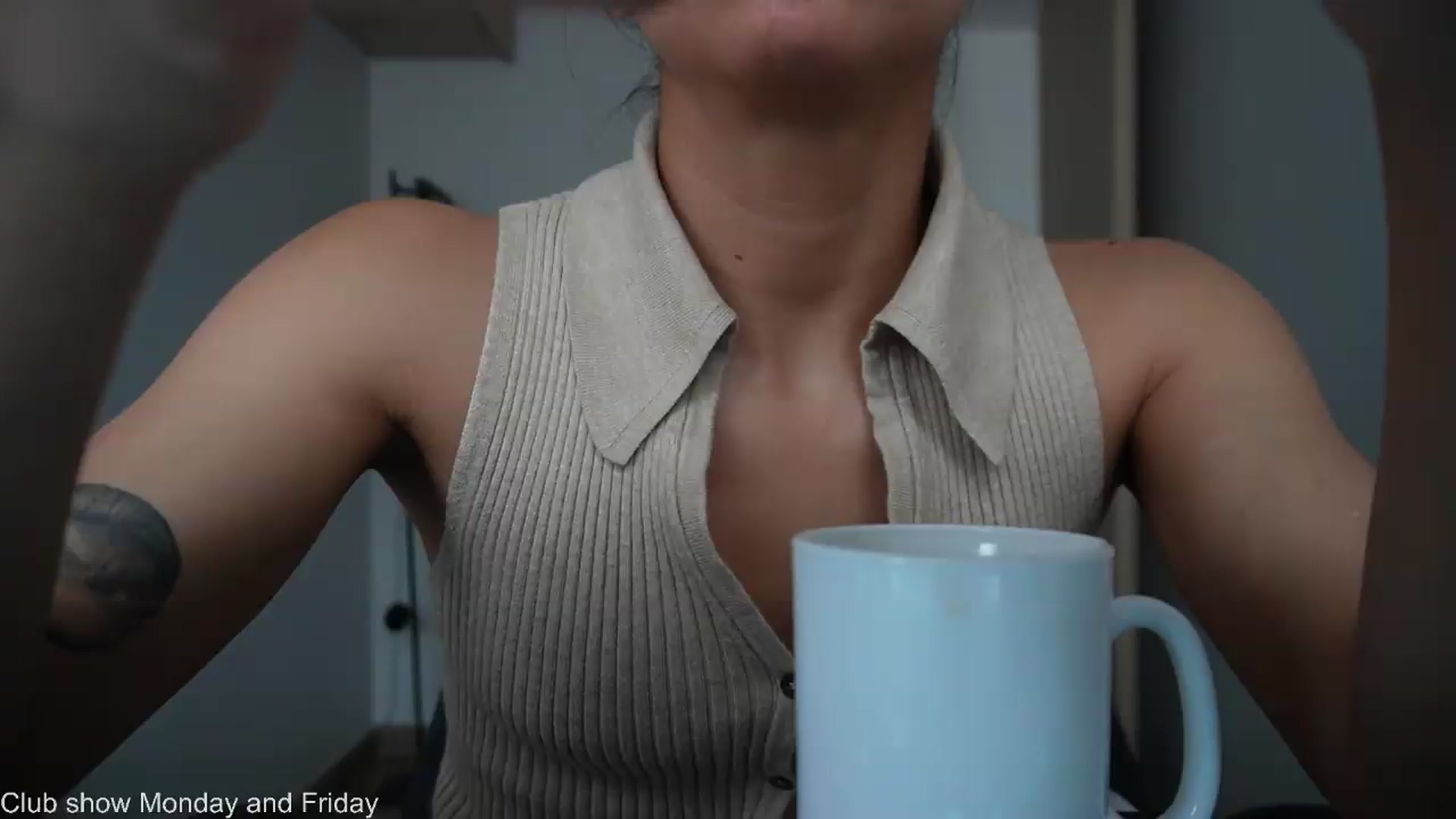Gallery image thumbnail from Xialing's myfreecams stream on, 08/27/2026, 22:41 image 9 of 20