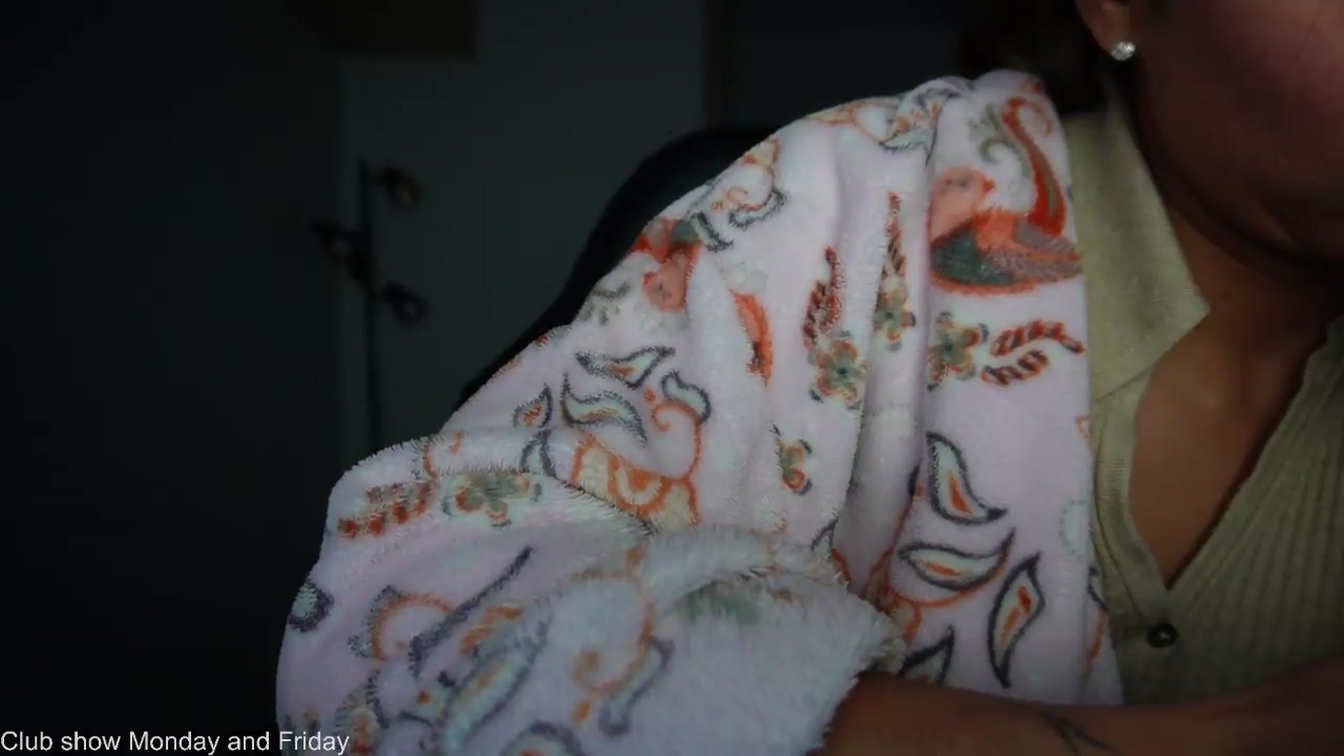 Gallery image thumbnail from Xialing's myfreecams stream on, 08/27/2026, 23:21 image 7 of 20