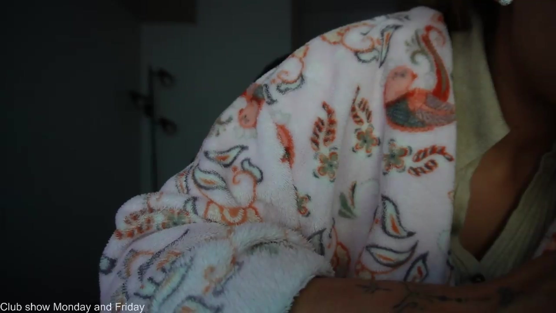 Gallery image thumbnail from Xialing's myfreecams stream on, 08/27/2026, 23:21 image 4 of 20