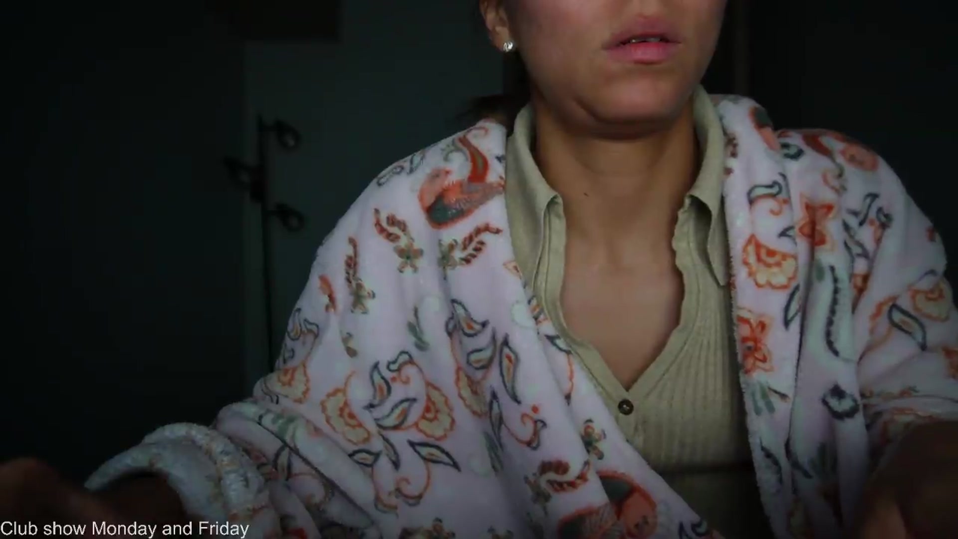 Gallery image thumbnail from Xialing's myfreecams stream on, 08/27/2026, 23:21 image 18 of 20