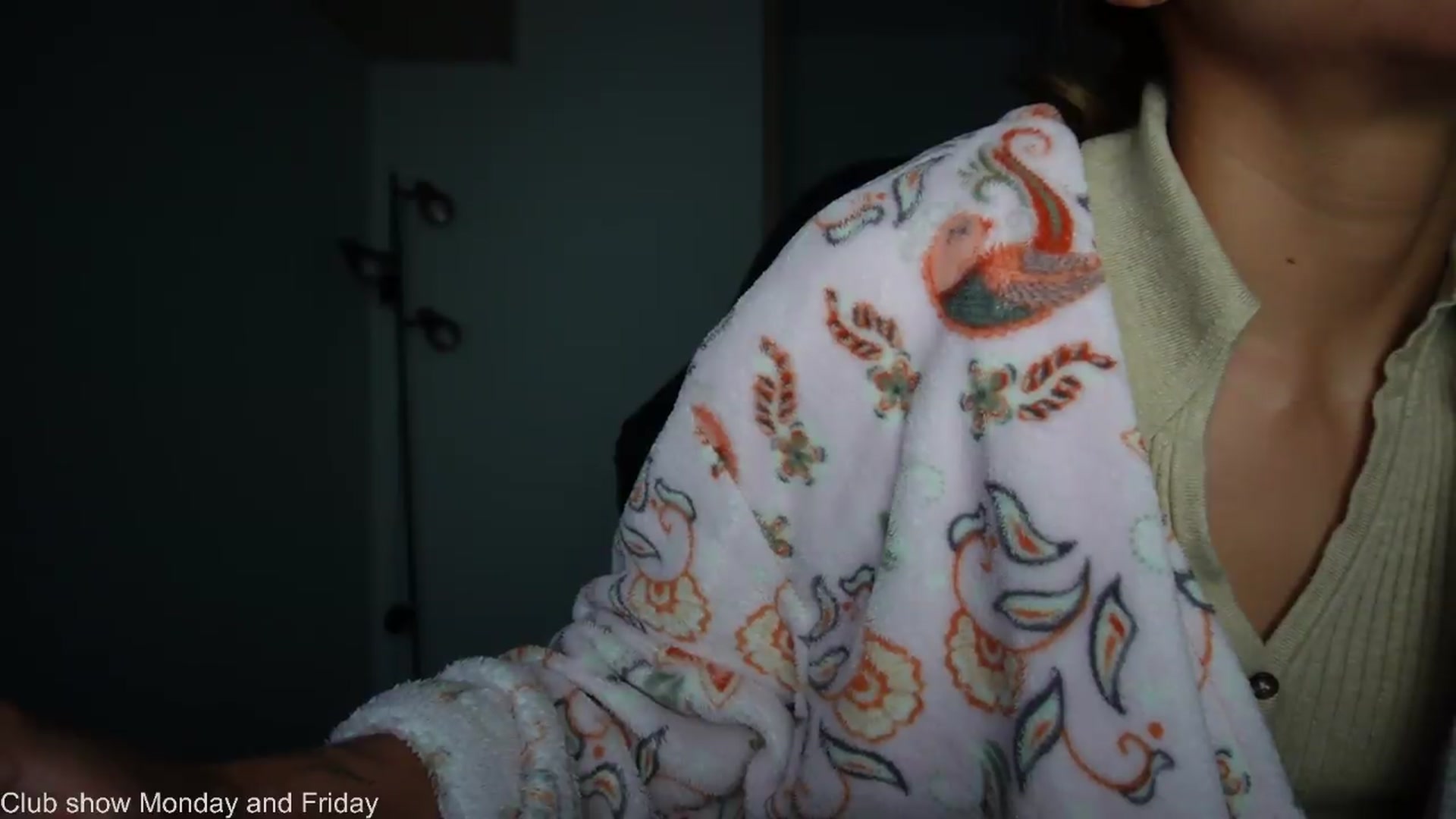 Gallery image thumbnail from Xialing's myfreecams stream on, 08/27/2026, 23:21 image 13 of 20