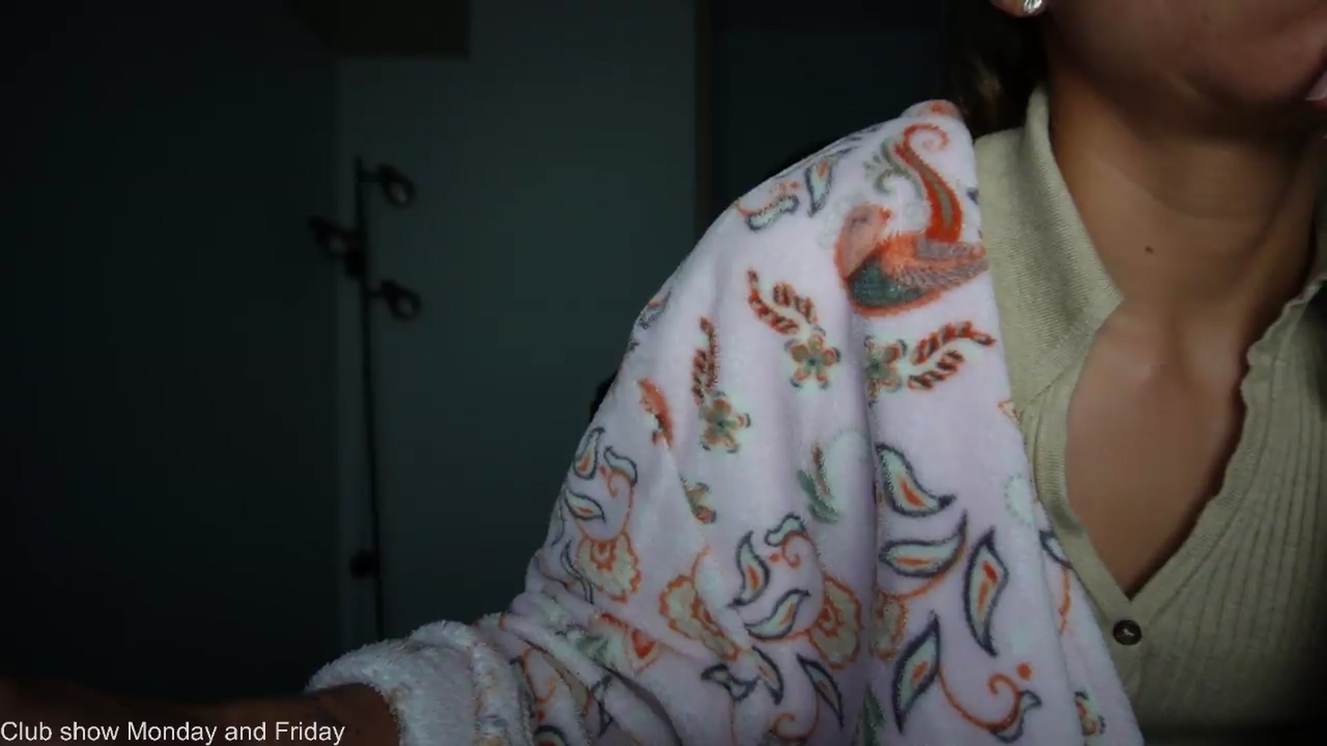 Gallery image thumbnail from Xialing's myfreecams stream on, 08/27/2026, 23:21 image 14 of 20