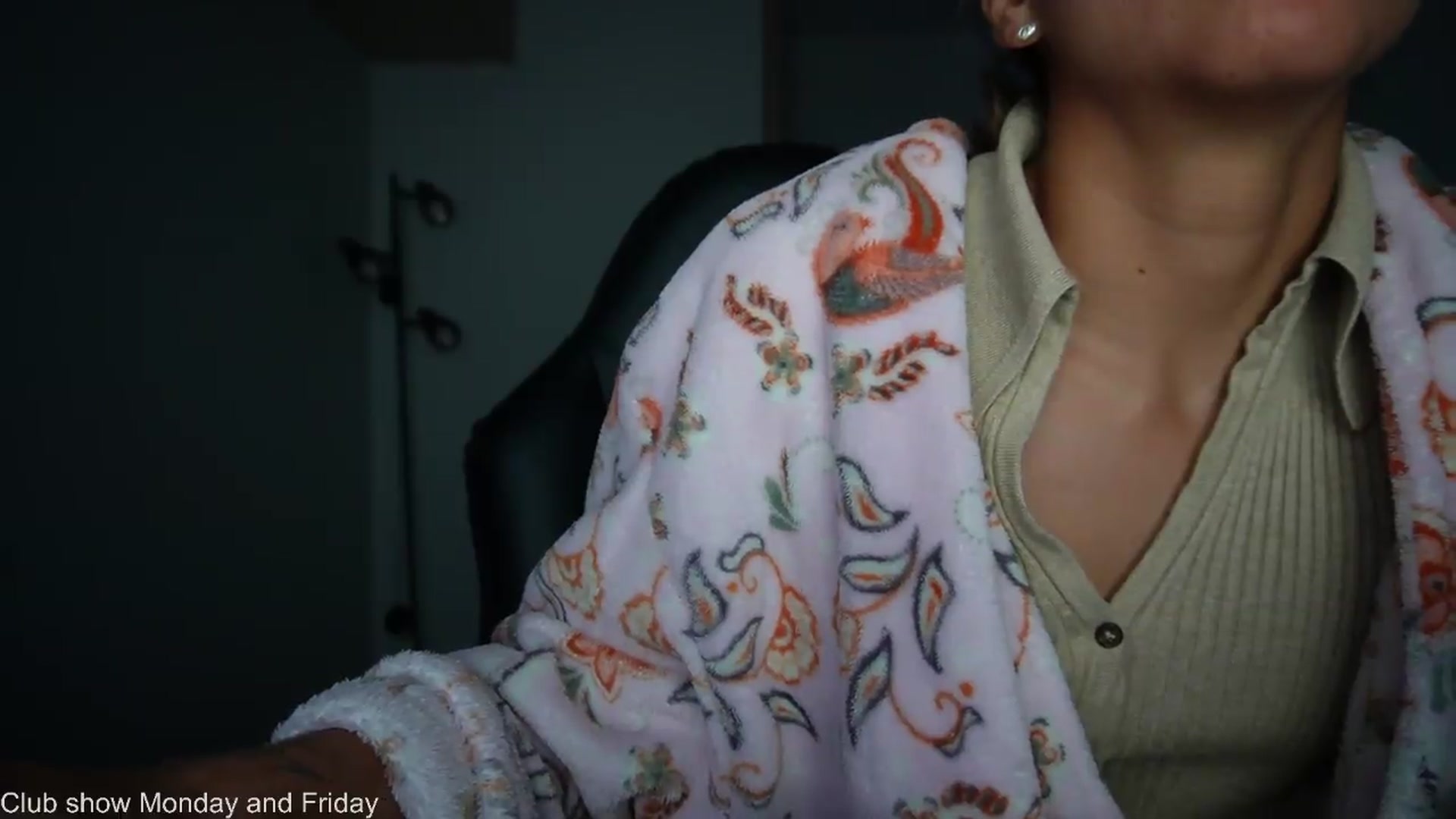 Gallery image thumbnail from Xialing's myfreecams stream on, 08/27/2026, 23:21 image 8 of 20