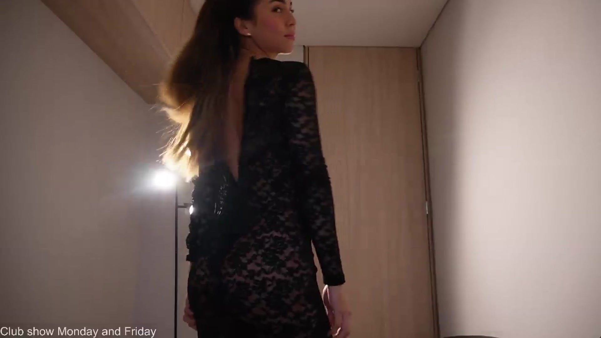 Gallery image thumbnail from Xialing's myfreecams stream on, 08/31/2026, 23:30 image 18 of 20