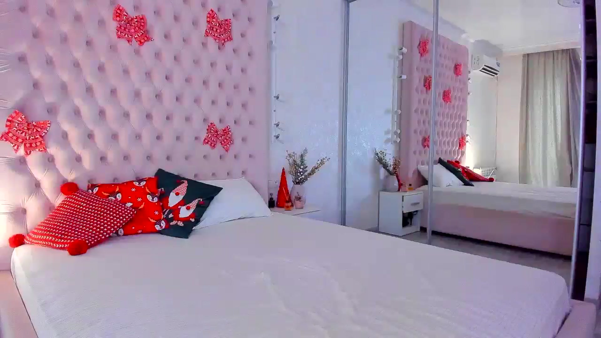 Gallery image thumbnail from XmasGirlll's myfreecams stream on, 12/27/2023, 12:05 image 2 of 20