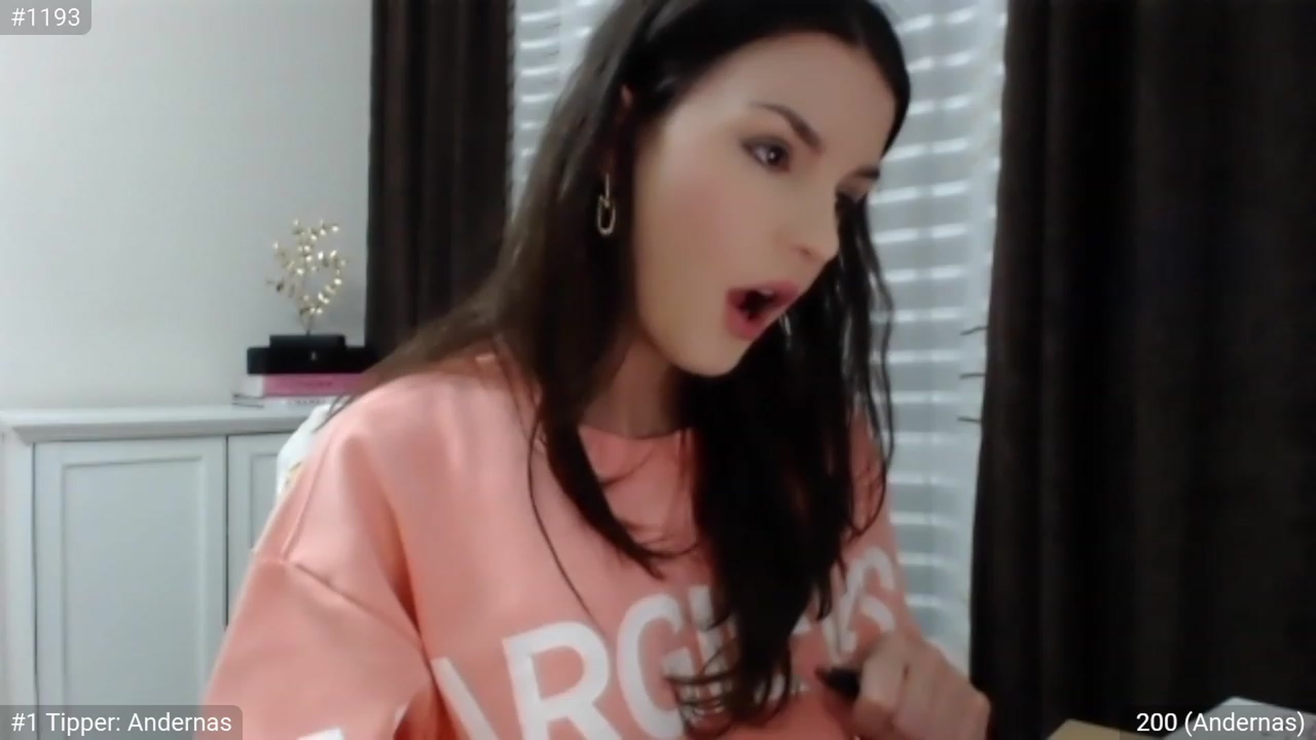 Gallery image thumbnail from XmasXcitedGal's myfreecams stream on, 12/03/2022, 19:15 image 4 of 20