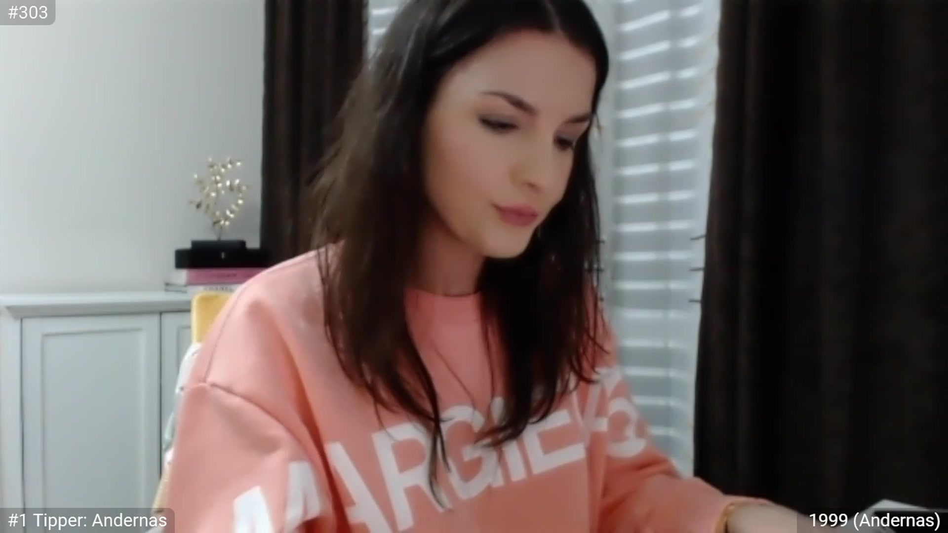 Gallery image thumbnail from XmasXcitedGal's myfreecams stream on, 12/03/2022, 21:08 image 16 of 20