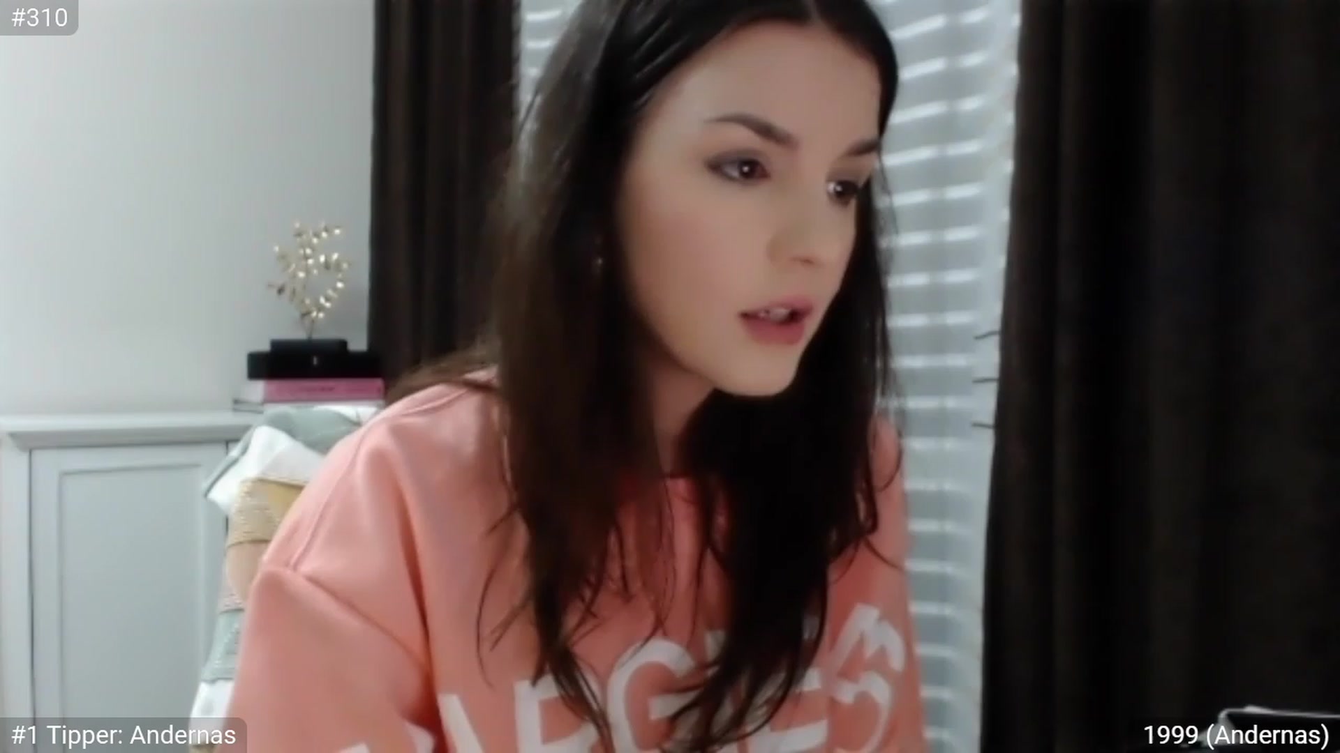 Gallery image thumbnail from XmasXcitedGal's myfreecams stream on, 12/03/2022, 21:08 image 4 of 20