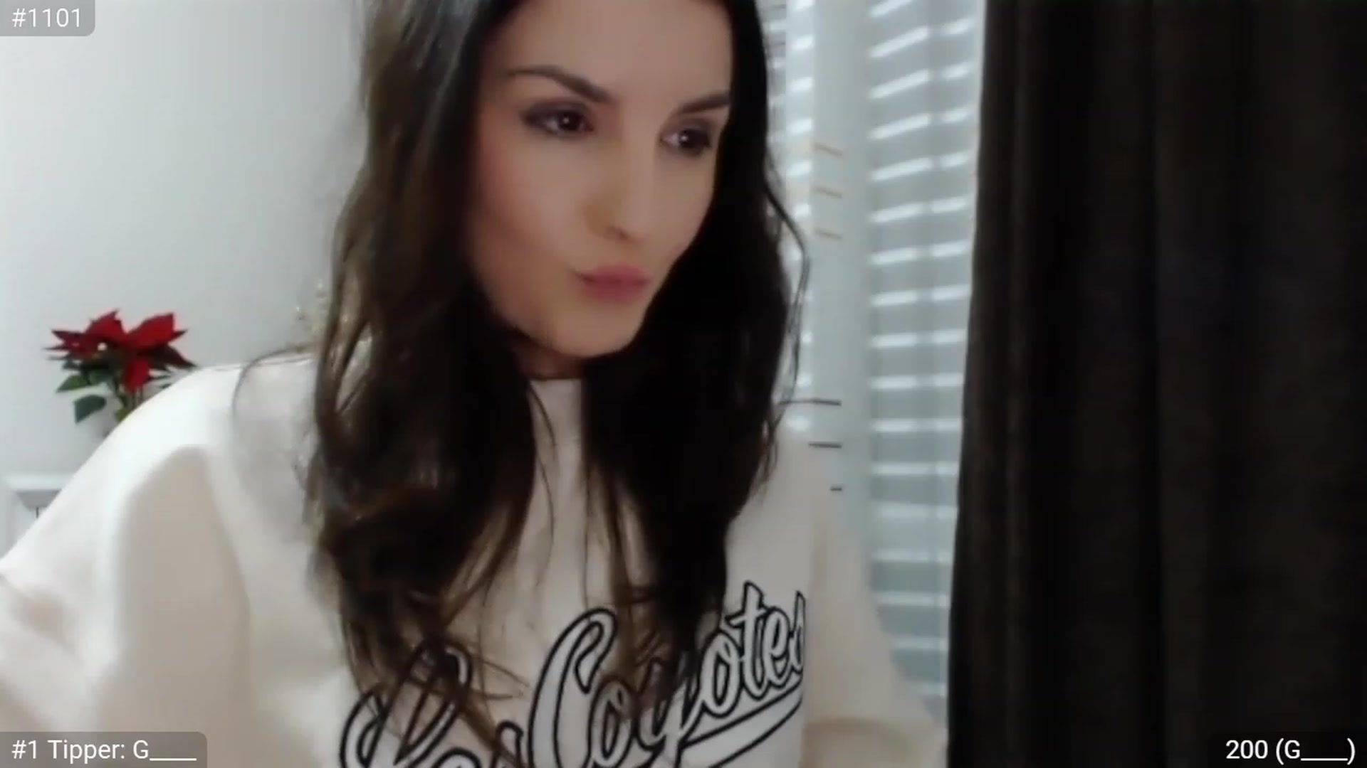 Gallery image thumbnail from XmasXcitedGal's myfreecams stream on, 12/10/2022, 23:14 image 19 of 20