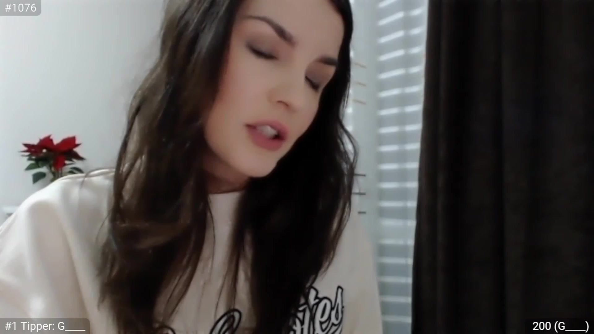 Gallery image thumbnail from XmasXcitedGal's myfreecams stream on, 12/11/2022, 24:20 image 18 of 20