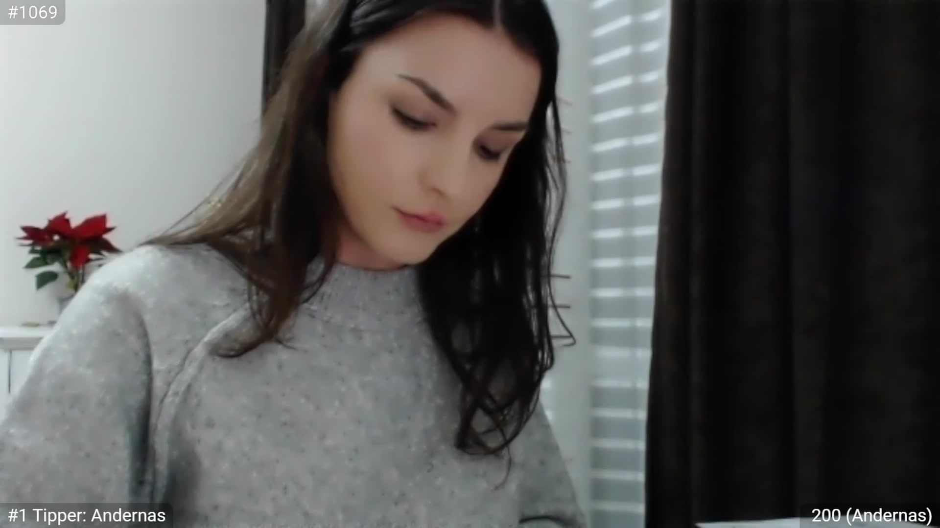 Gallery image thumbnail from XmasXcitedGal's myfreecams stream on, 12/12/2022, 24:17 image 16 of 20