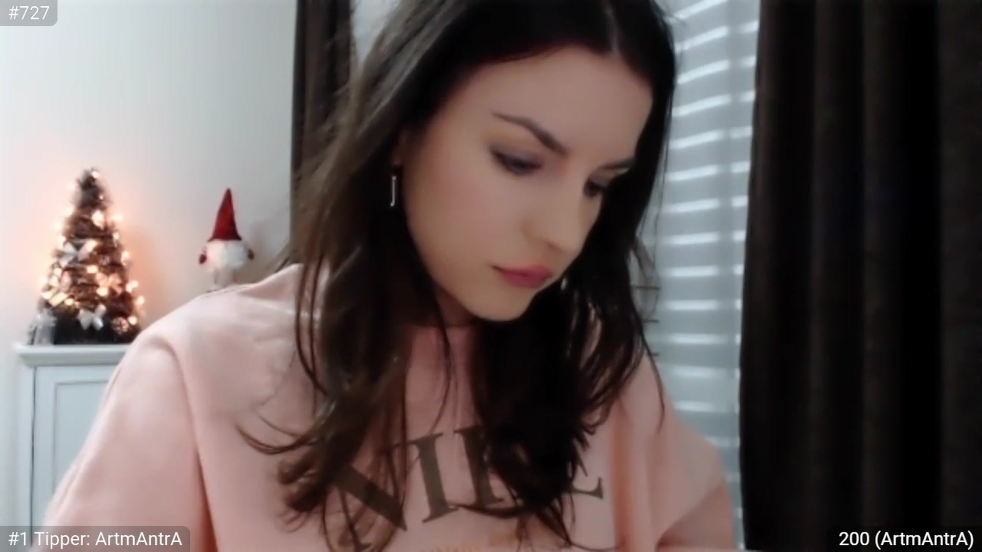 Gallery image thumbnail from XmasXcitedGal's myfreecams stream on, 12/17/2022, 24:02 image 15 of 20
