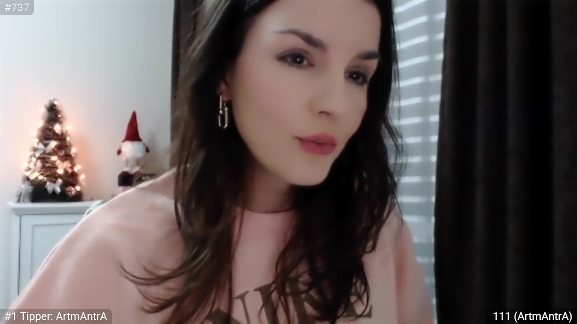 Gallery image thumbnail from XmasXcitedGal's myfreecams stream on, 12/17/2022, 24:02 image 4 of 20