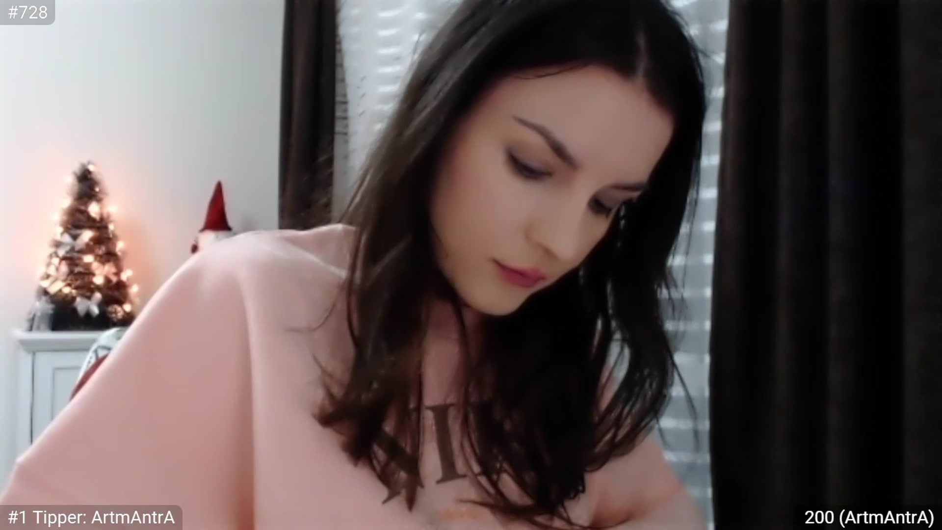 Gallery image thumbnail from XmasXcitedGal's myfreecams stream on, 12/17/2022, 24:02 image 16 of 20