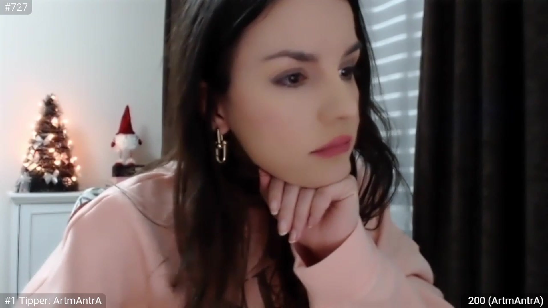 Gallery image thumbnail from XmasXcitedGal's myfreecams stream on, 12/17/2022, 24:02 image 12 of 20