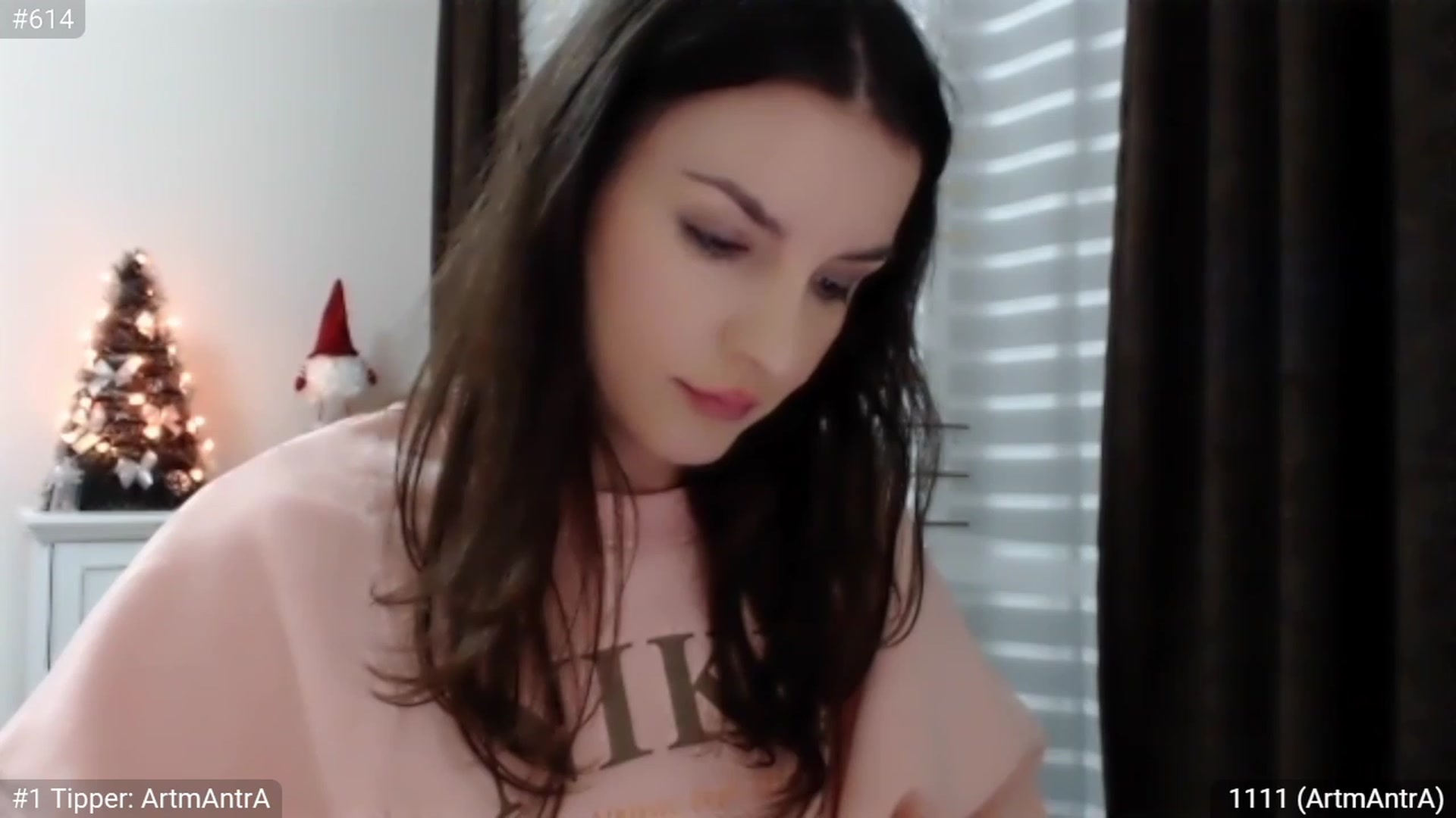 Gallery image thumbnail from XmasXcitedGal's myfreecams stream on, 12/17/2022, 02:25 image 7 of 20