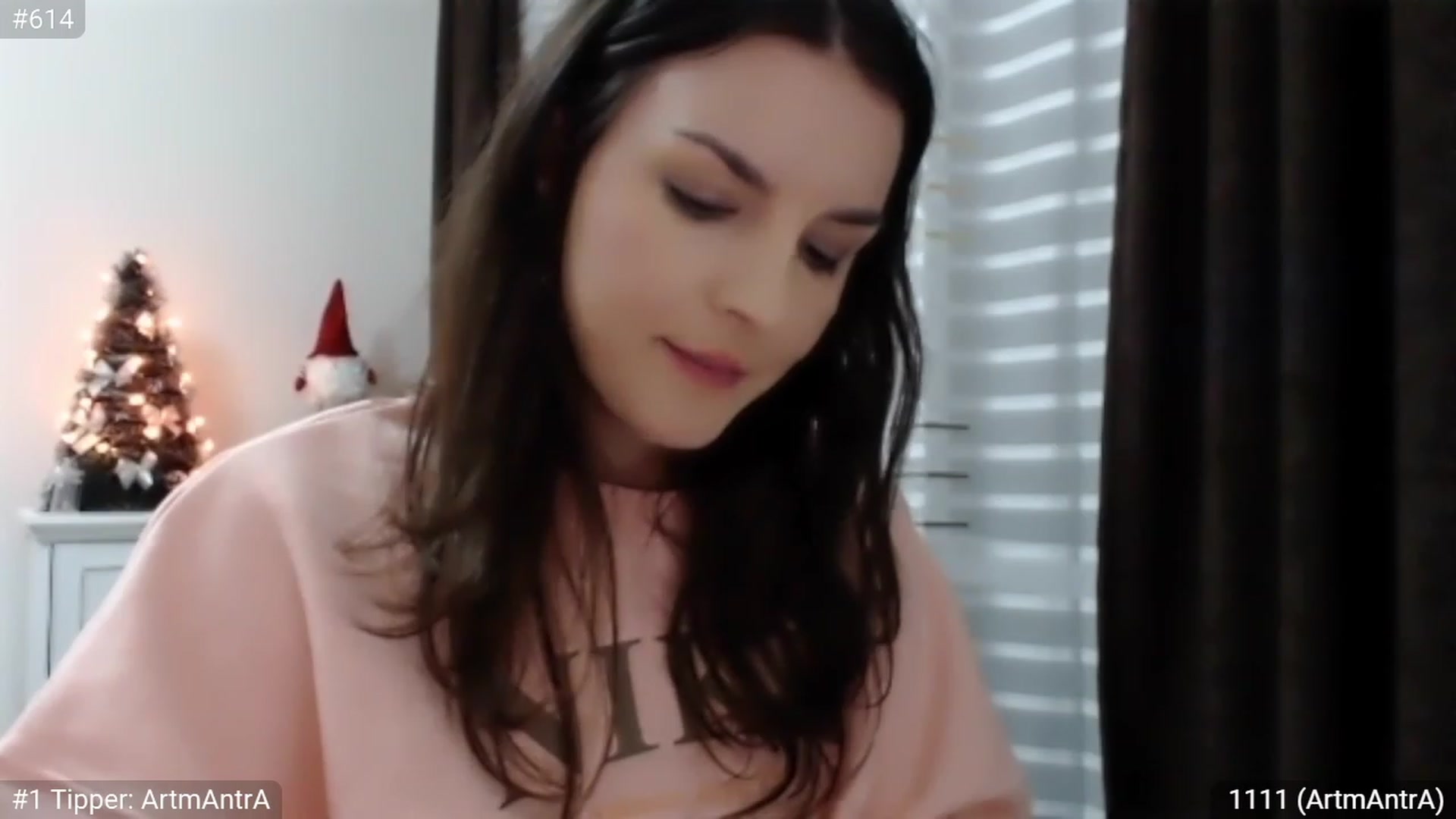 Gallery image thumbnail from XmasXcitedGal's myfreecams stream on, 12/17/2022, 02:25 image 10 of 20