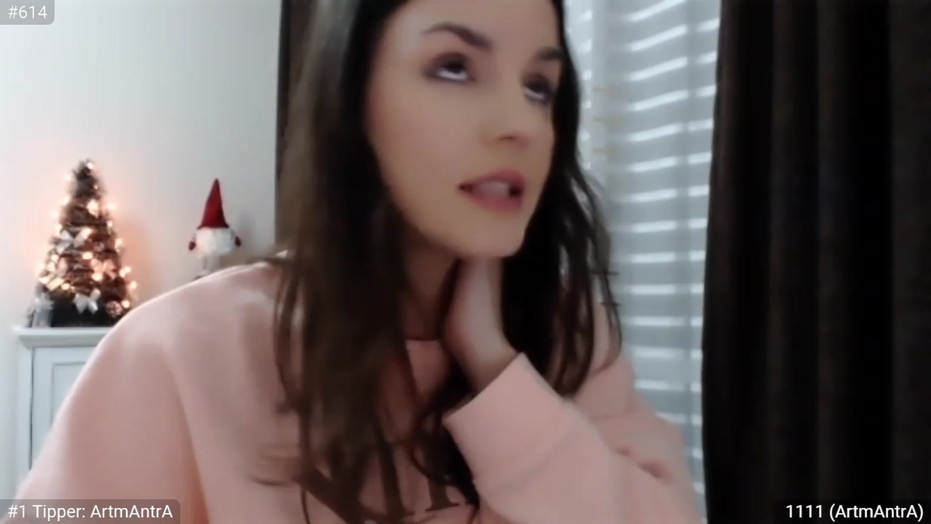 Gallery image thumbnail from XmasXcitedGal's myfreecams stream on, 12/17/2022, 02:25 image 4 of 20