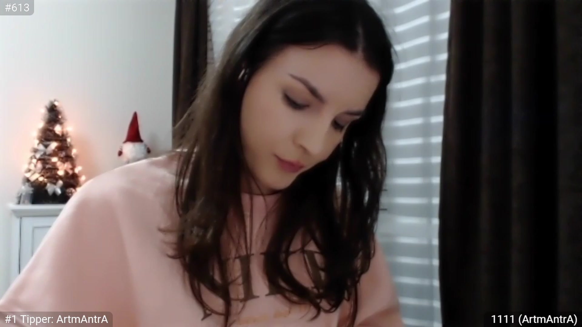 Gallery image thumbnail from XmasXcitedGal's myfreecams stream on, 12/17/2022, 02:25 image 13 of 20