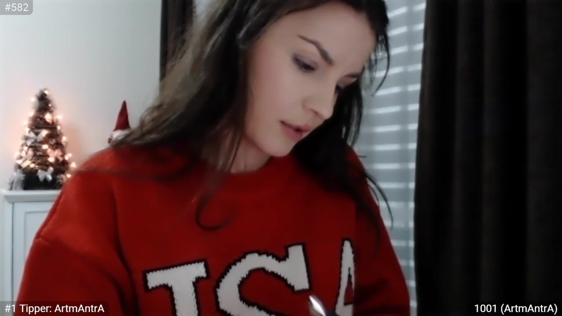 Gallery image thumbnail from XmasXcitedGal's myfreecams stream on, 12/17/2022, 23:35 image 14 of 20