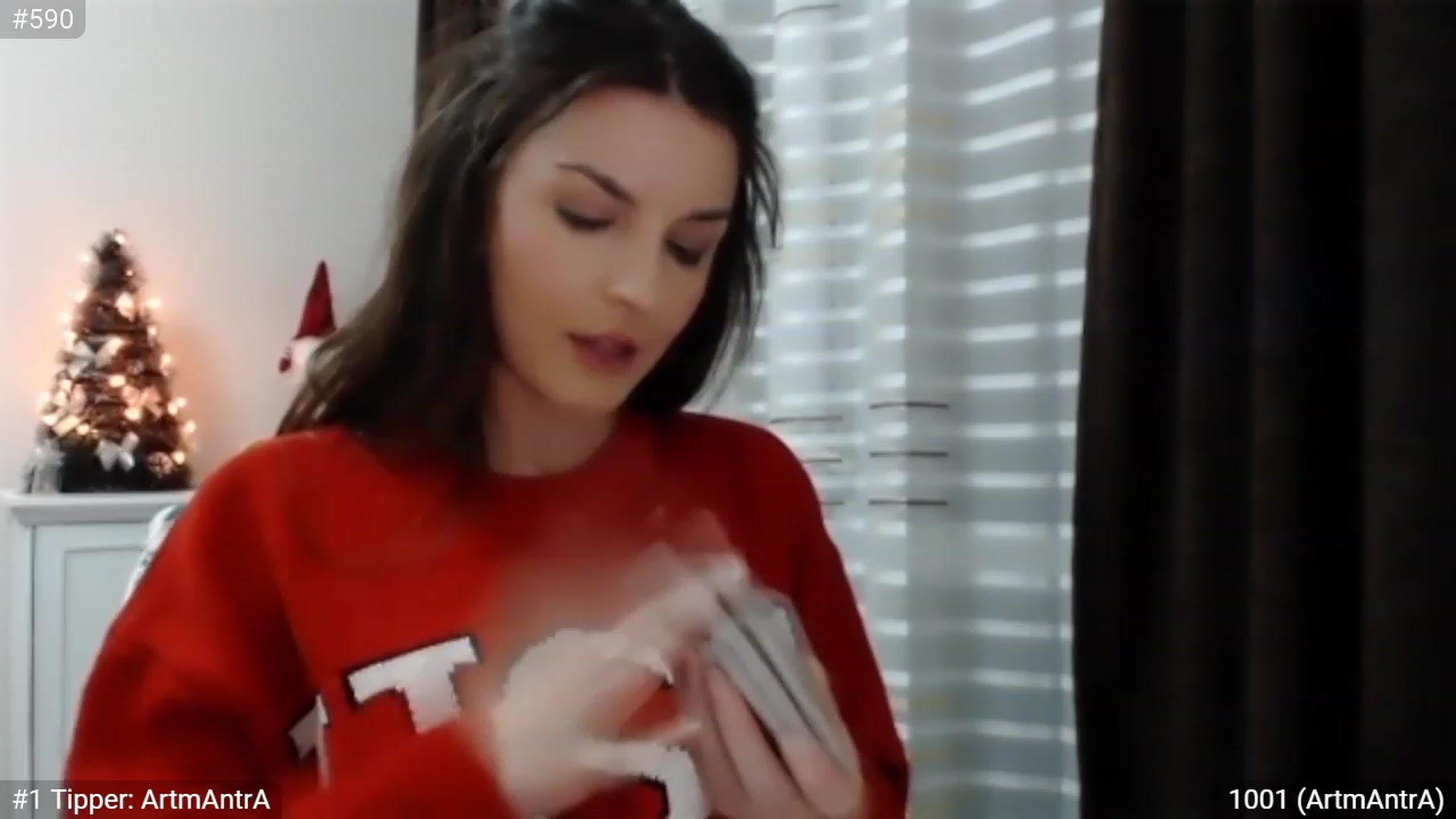Gallery image thumbnail from XmasXcitedGal's myfreecams stream on, 12/17/2022, 23:35 image 1 of 20