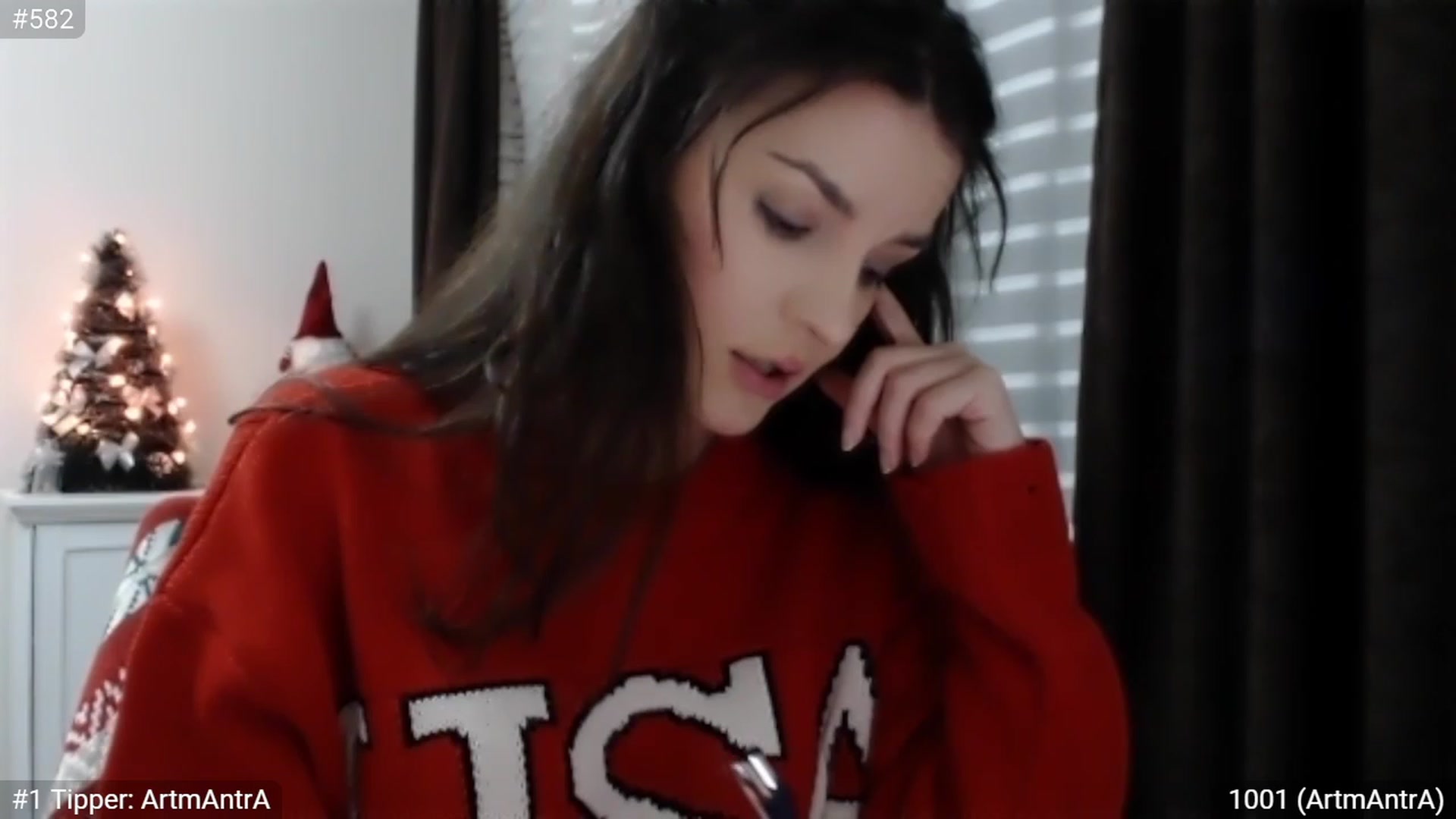 Gallery image thumbnail from XmasXcitedGal's myfreecams stream on, 12/17/2022, 23:35 image 11 of 20