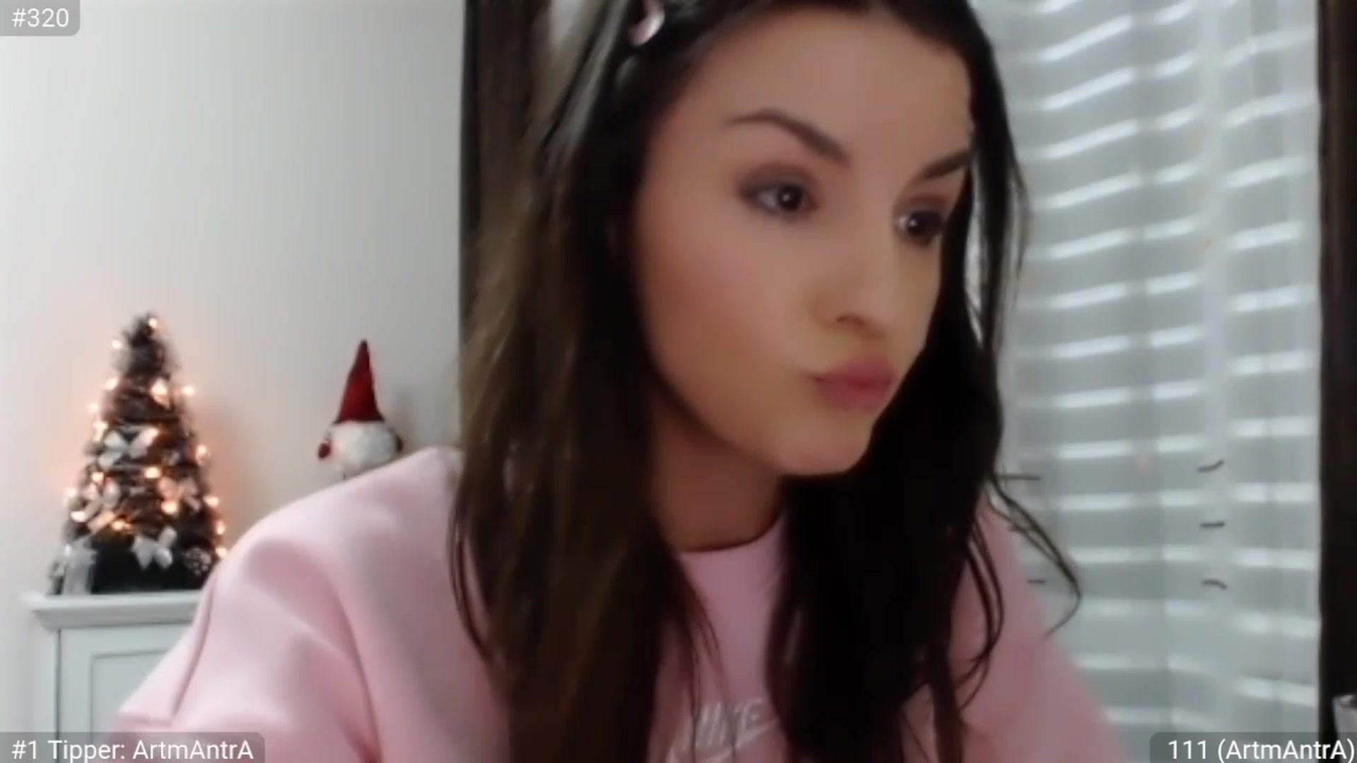 Gallery image thumbnail from XmasXcitedGal's myfreecams stream on, 12/27/2022, 20:32 image 5 of 20