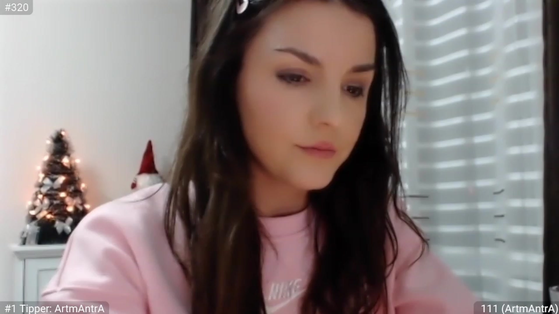 Gallery image thumbnail from XmasXcitedGal's myfreecams stream on, 12/27/2022, 20:32 image 4 of 20