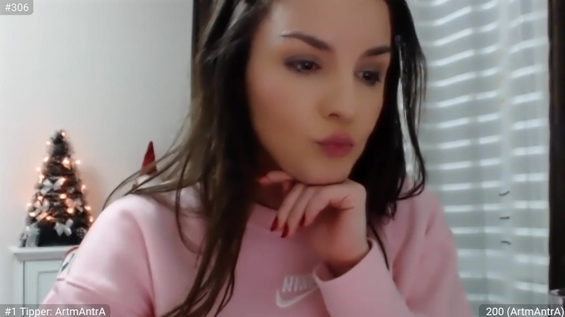 Gallery image thumbnail from XmasXcitedGal's myfreecams stream on, 12/27/2022, 20:32 image 18 of 20