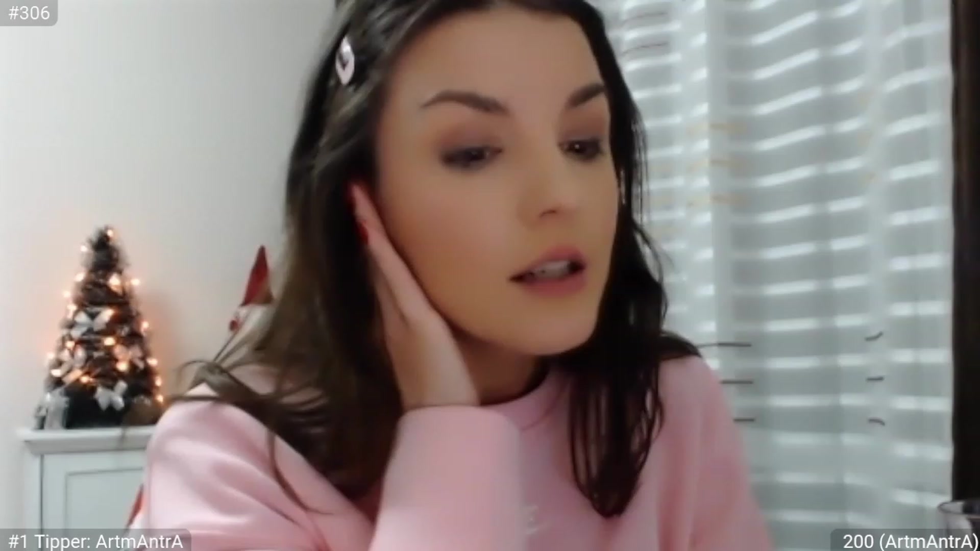 Gallery image thumbnail from XmasXcitedGal's myfreecams stream on, 12/27/2022, 20:32 image 17 of 20
