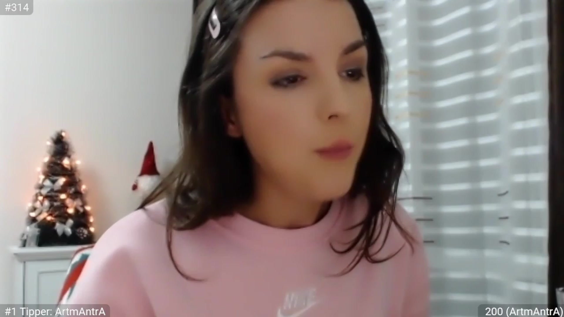 Gallery image thumbnail from XmasXcitedGal's myfreecams stream on, 12/27/2022, 20:32 image 11 of 20