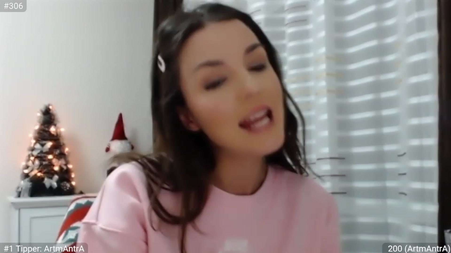 Gallery image thumbnail from XmasXcitedGal's myfreecams stream on, 12/27/2022, 20:32 image 16 of 20