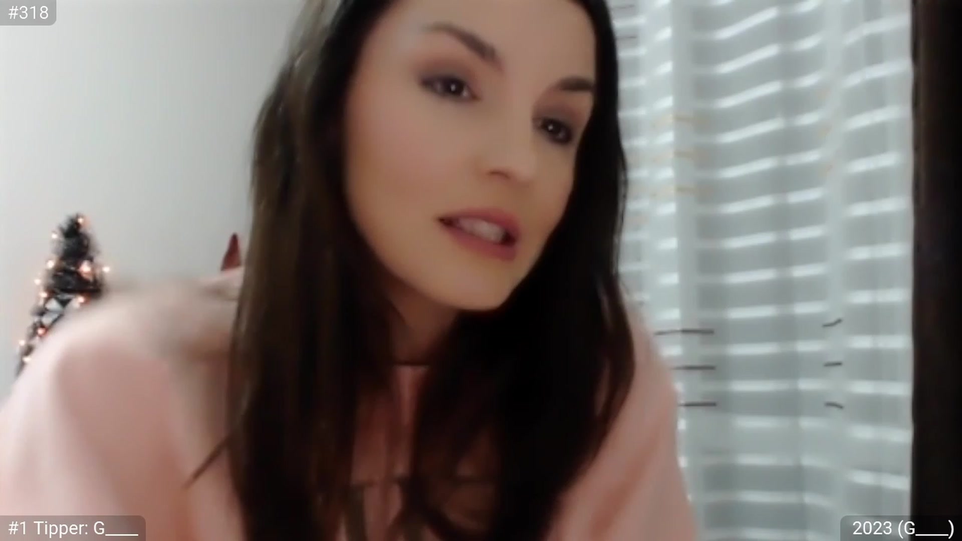 Gallery image thumbnail from XmasXcitedGal's myfreecams stream on, 01/01/2023, 24:03 image 1 of 20