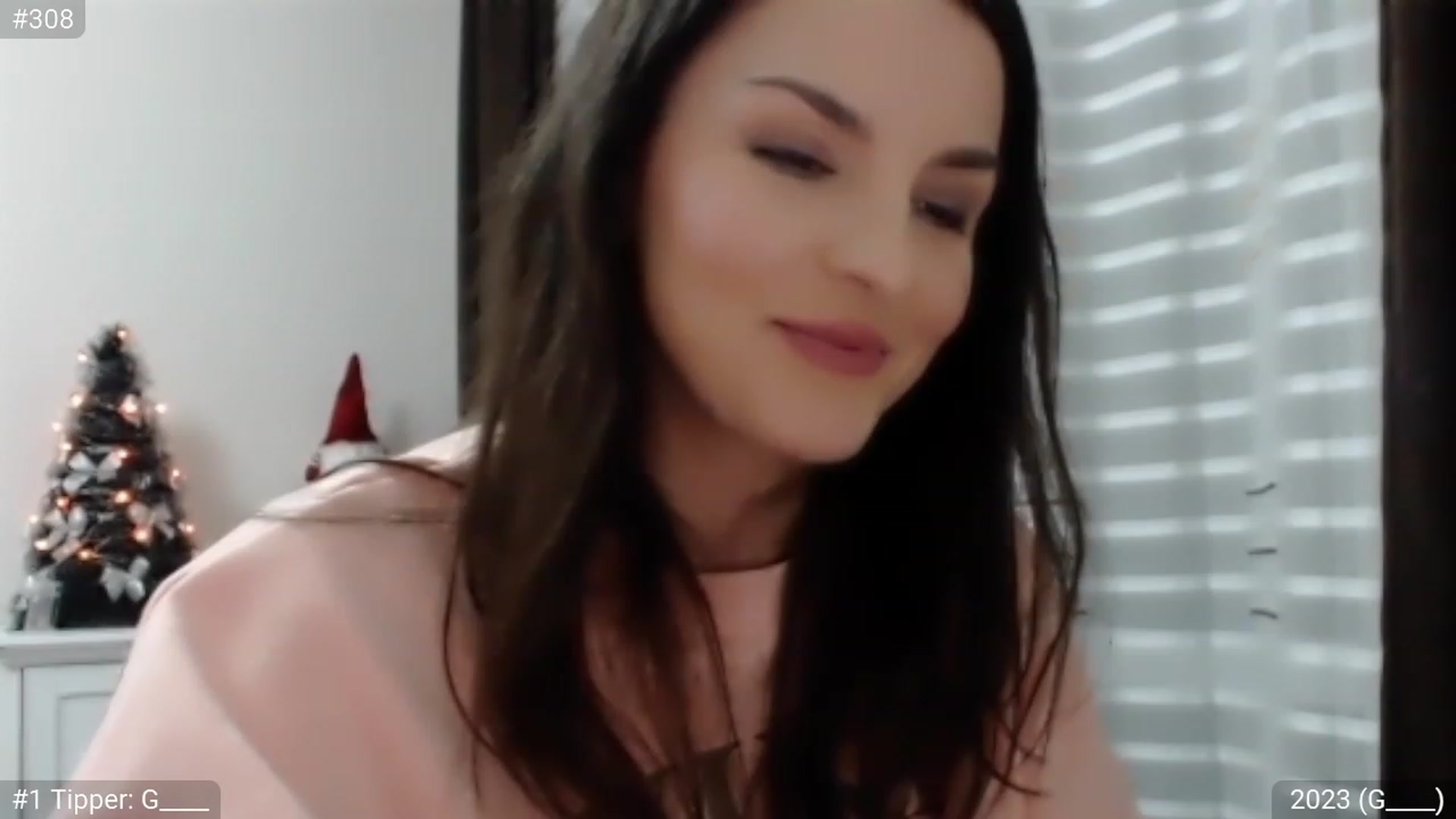 Gallery image thumbnail from XmasXcitedGal's myfreecams stream on, 01/01/2023, 24:03 image 7 of 20