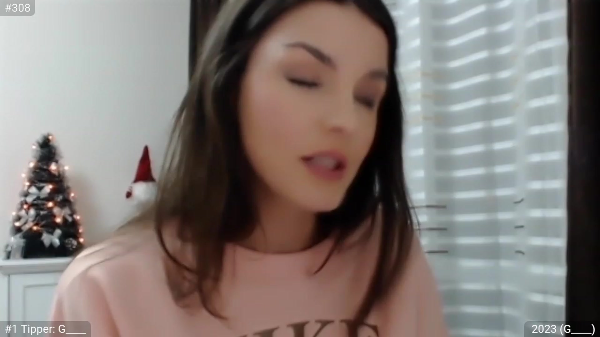 Gallery image thumbnail from XmasXcitedGal's myfreecams stream on, 01/01/2023, 24:03 image 16 of 20