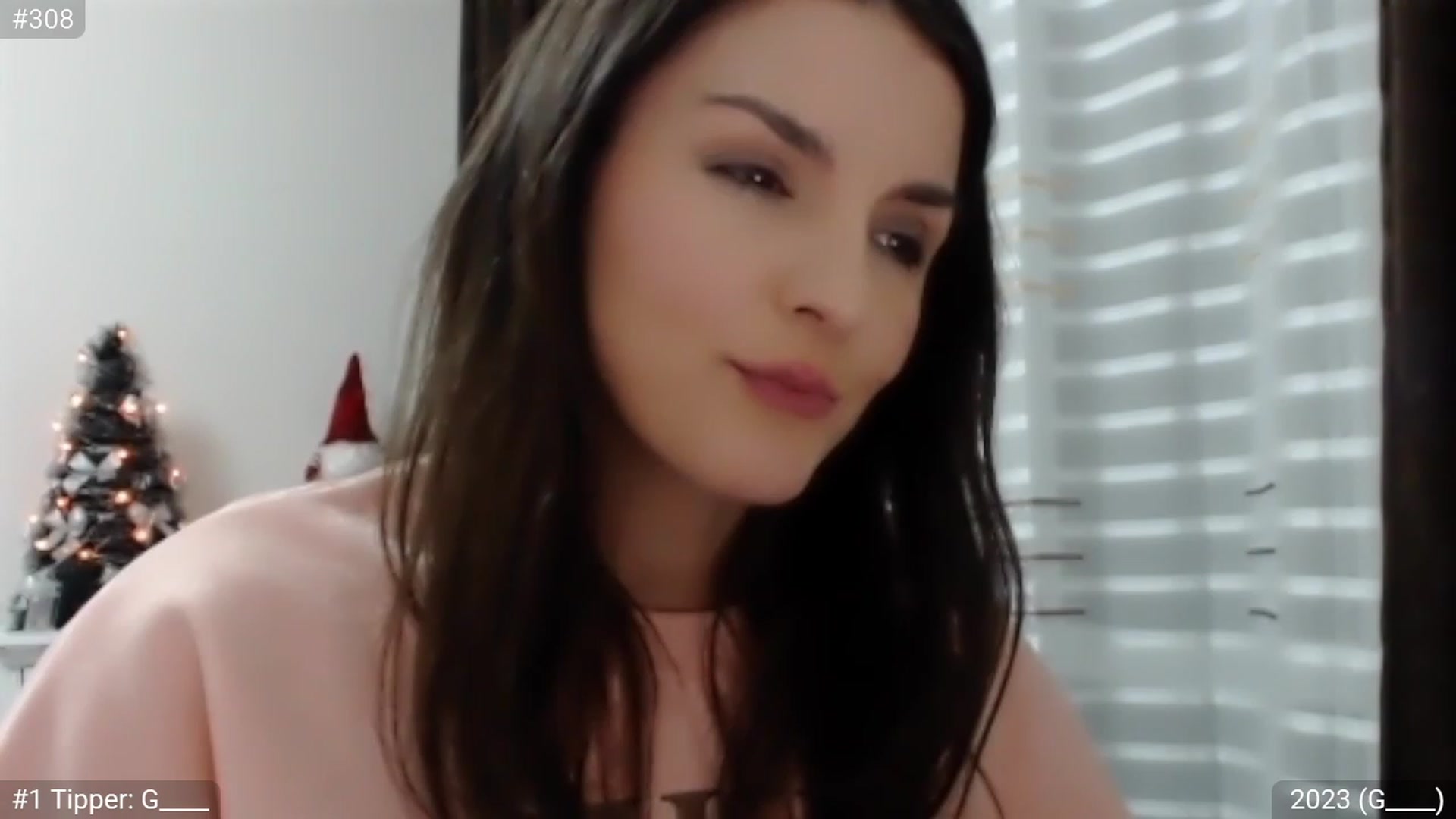Gallery image thumbnail from XmasXcitedGal's myfreecams stream on, 01/01/2023, 24:03 image 11 of 20