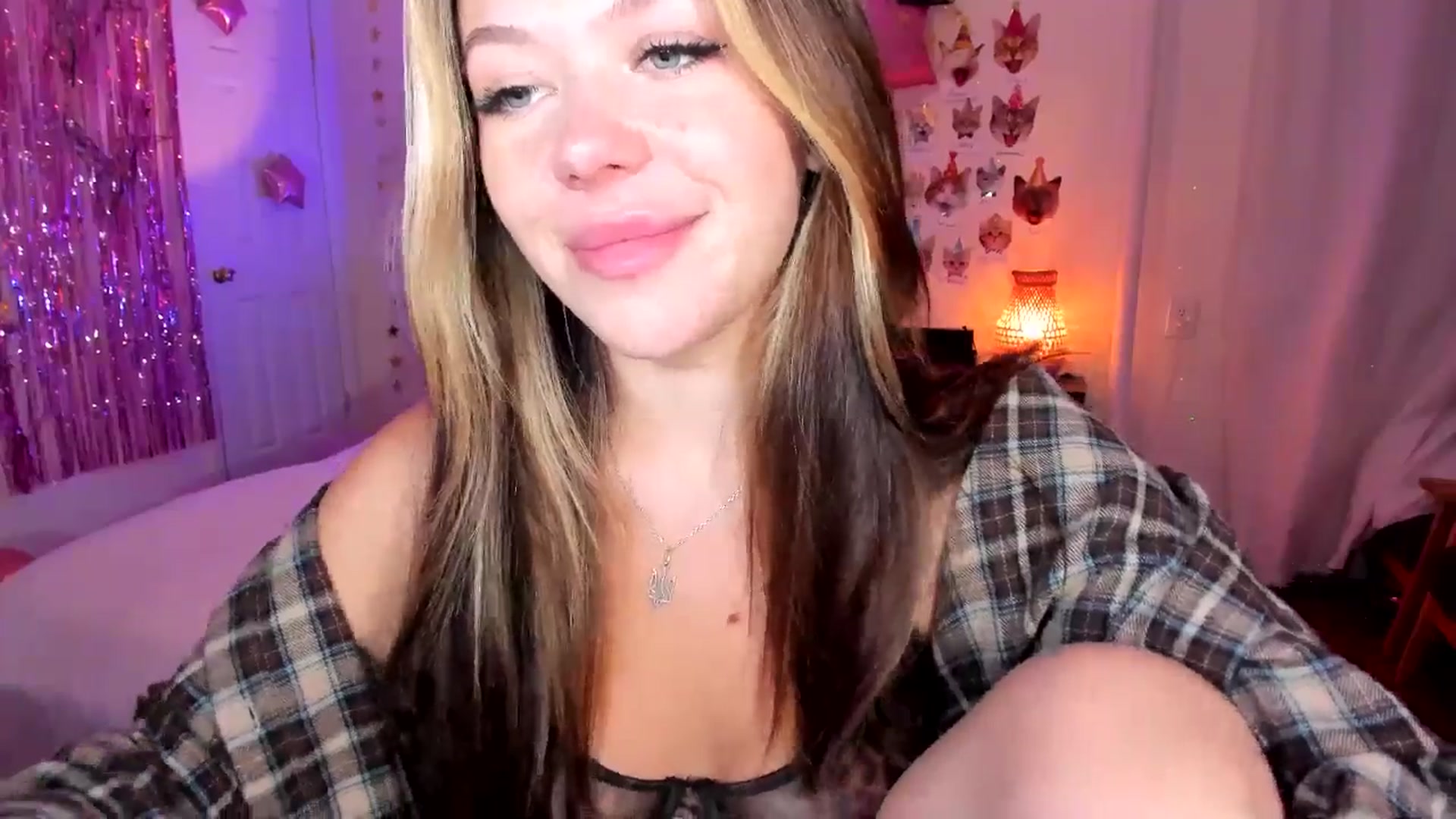 Gallery image thumbnail from Xmas_Baby's myfreecams stream on, 12/09/2024, 04:26 image 9 of 20