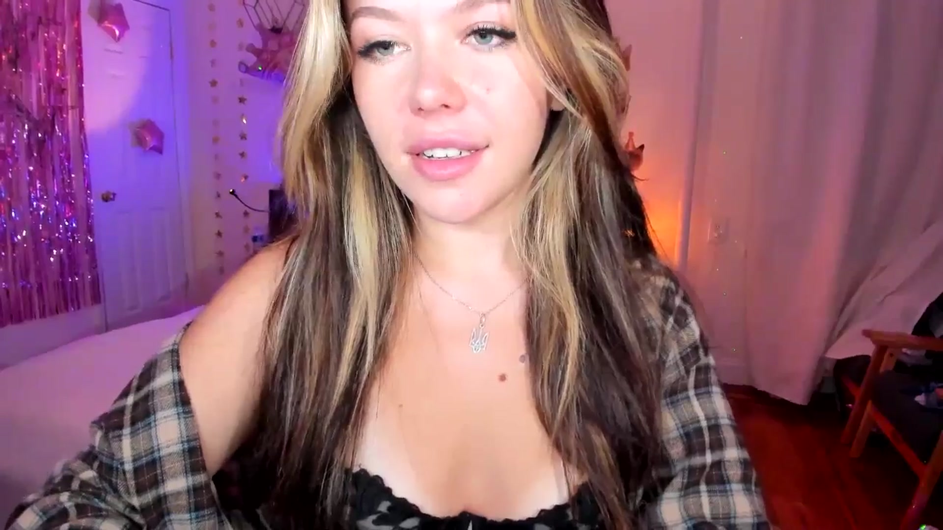Gallery image thumbnail from Xmas_Baby's myfreecams stream on, 12/09/2024, 06:28 image 4 of 20