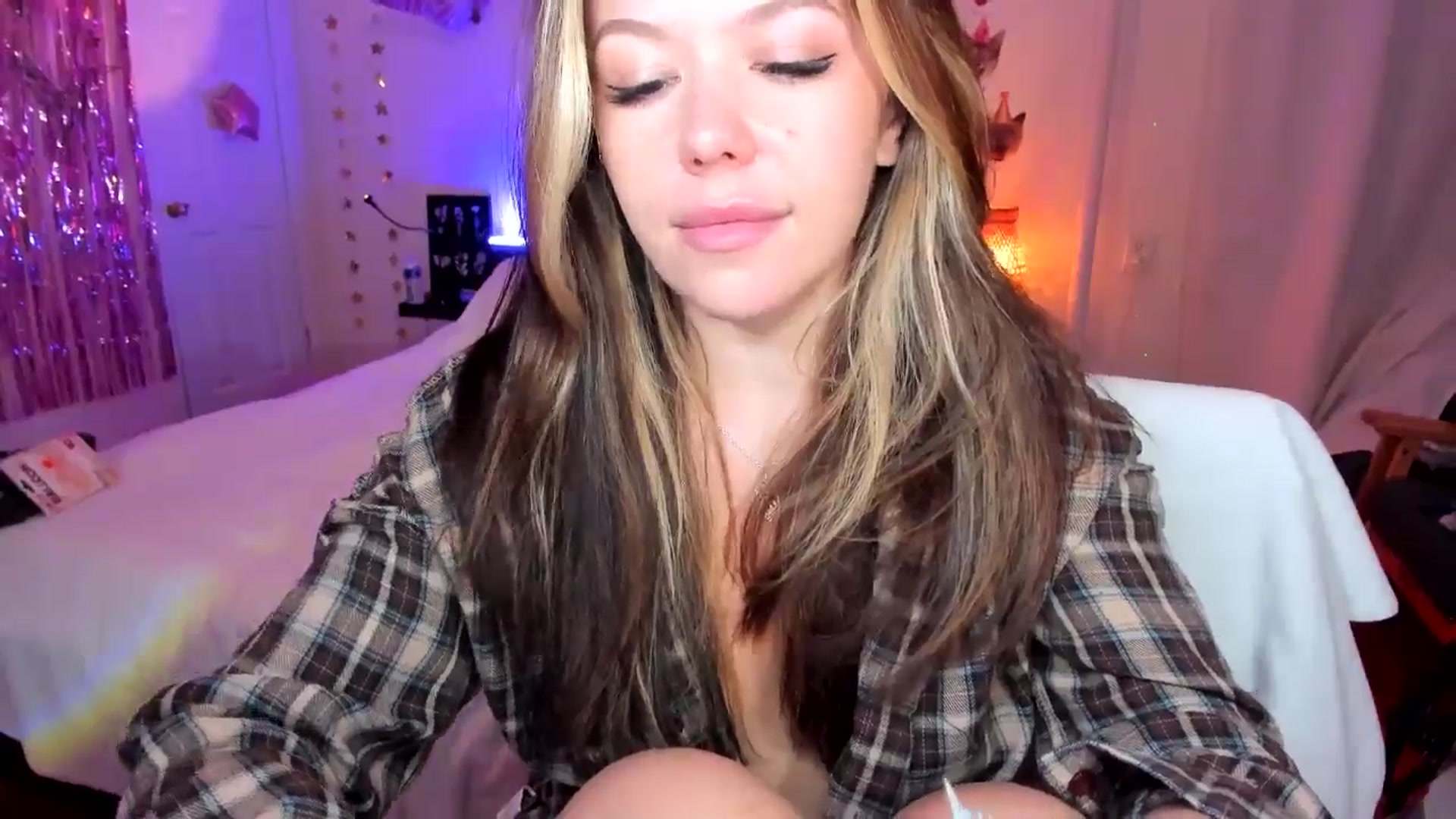 Gallery image thumbnail from Xmas_Baby's myfreecams stream on, 12/09/2024, 06:28 image 19 of 20