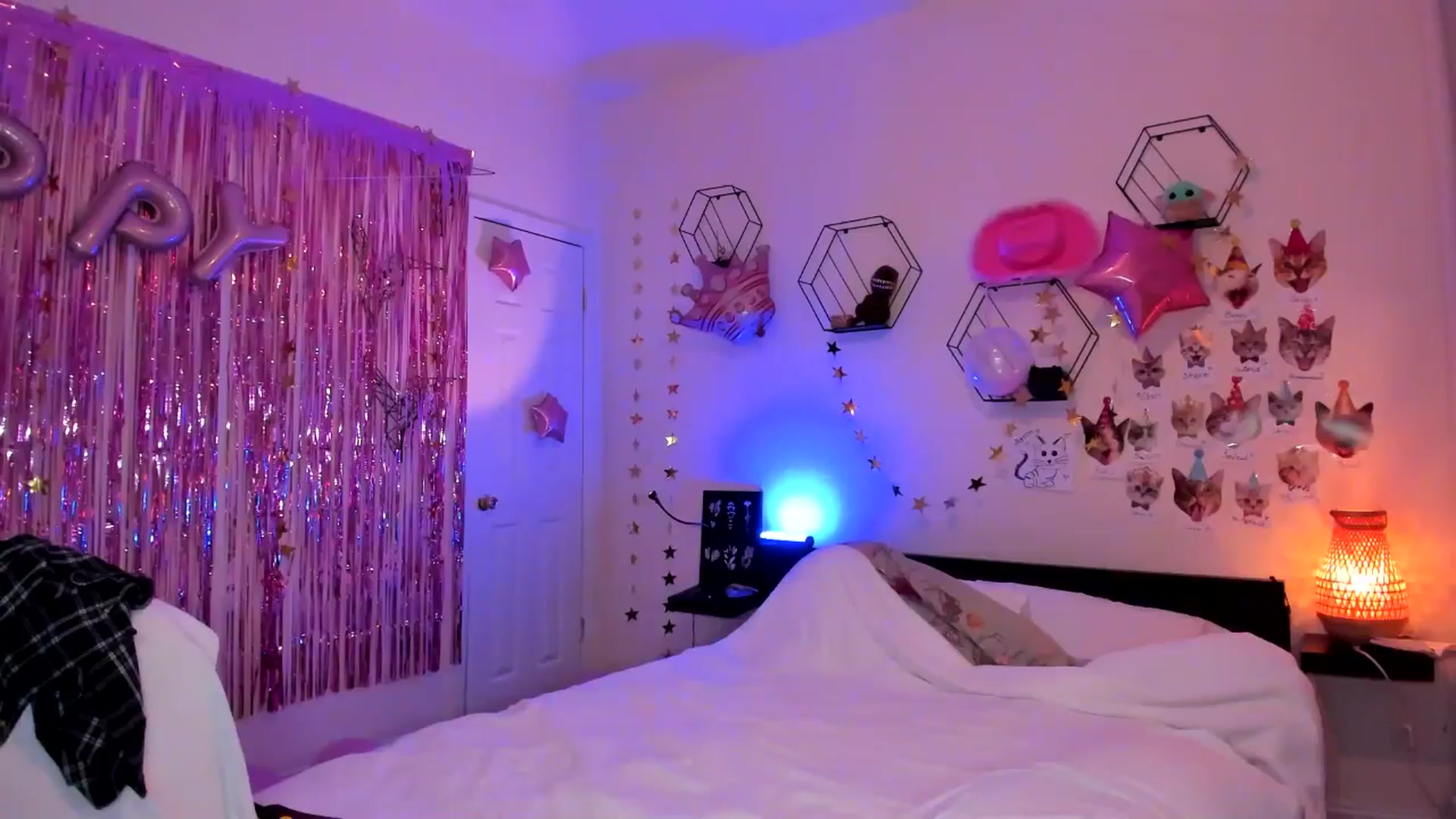 Gallery image thumbnail from Xmas_Baby's myfreecams stream on, 12/10/2024, 06:30 image 12 of 20