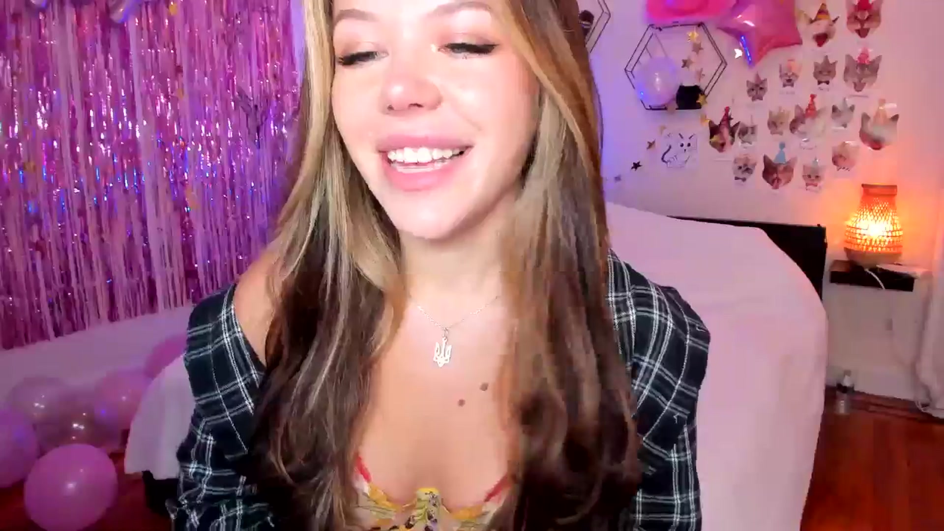Gallery image thumbnail from Xmas_Baby's myfreecams stream on, 12/10/2024, 06:30 image 3 of 20