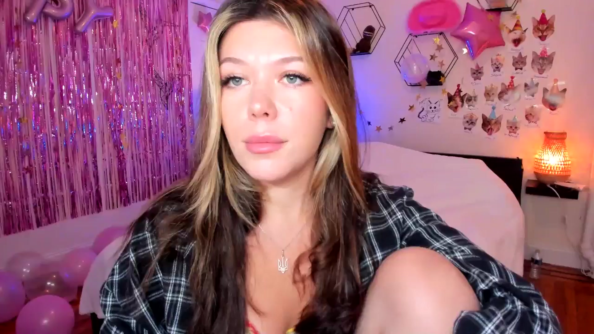 Gallery image thumbnail from Xmas_Baby's myfreecams stream on, 12/10/2024, 06:30 image 1 of 20