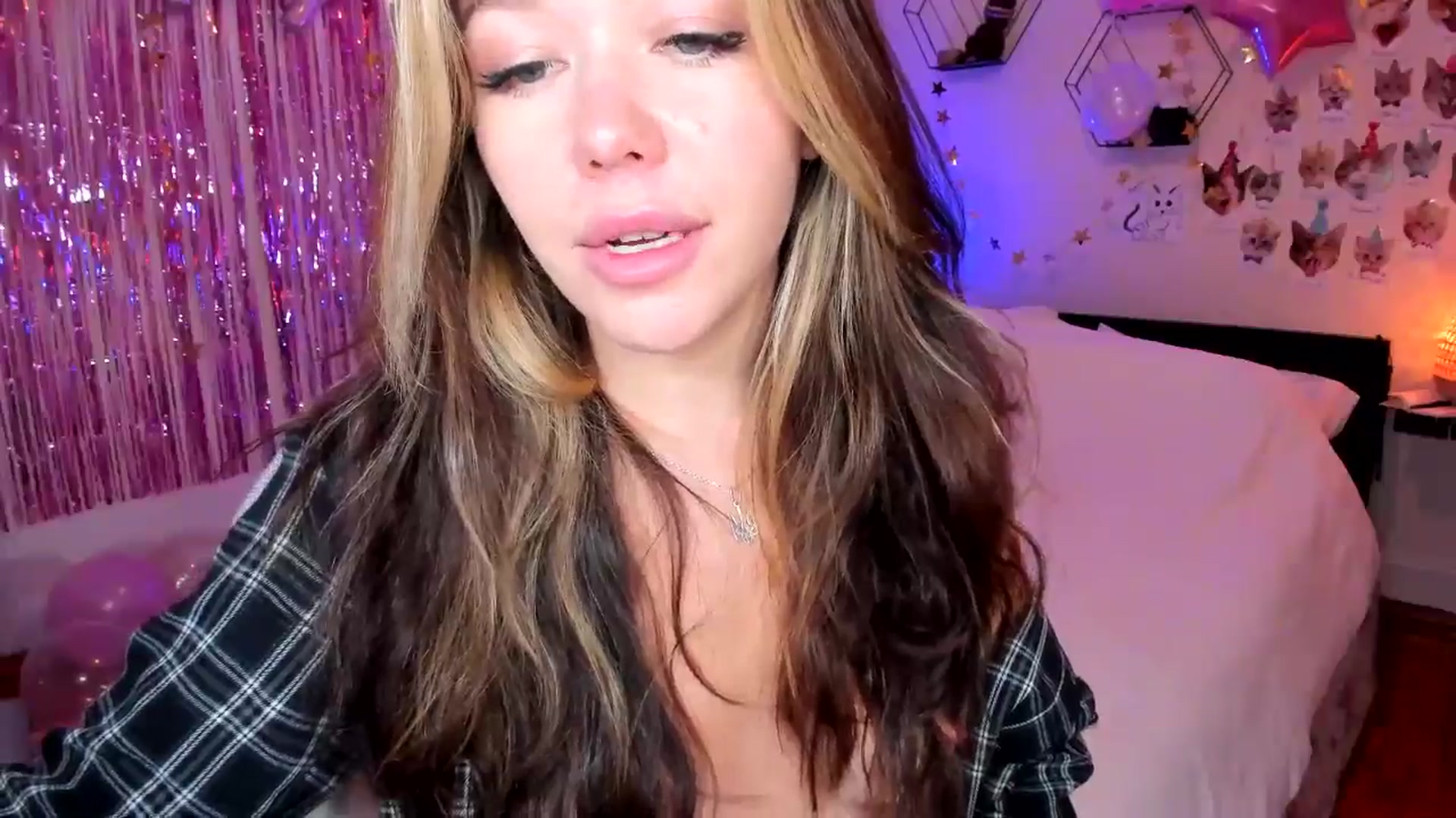 Gallery image thumbnail from Xmas_Baby's myfreecams stream on, 12/11/2024, 07:45 image 20 of 20