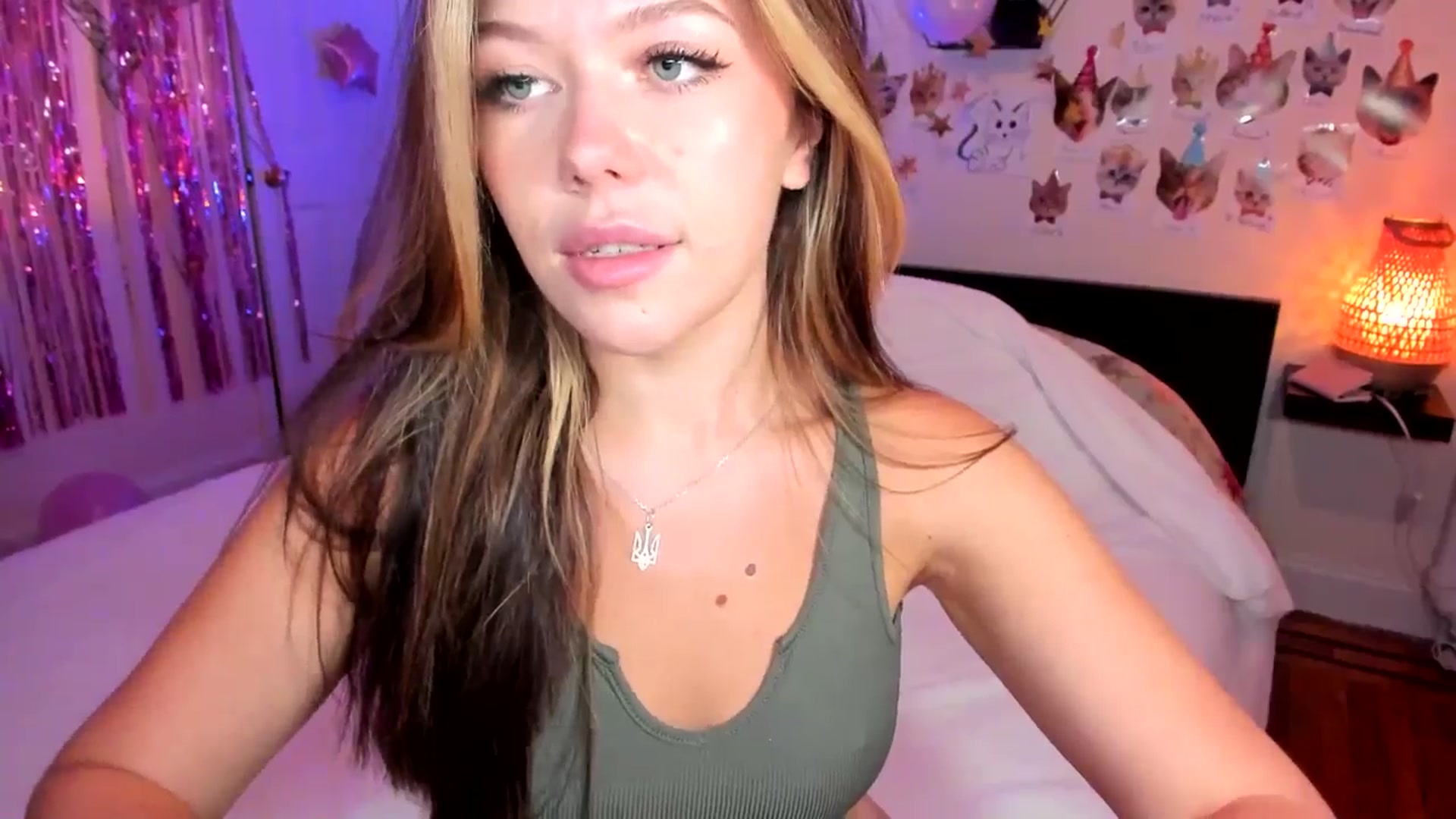 Gallery image thumbnail from Xmas_Baby's myfreecams stream on, 12/13/2024, 07:25 image 15 of 20