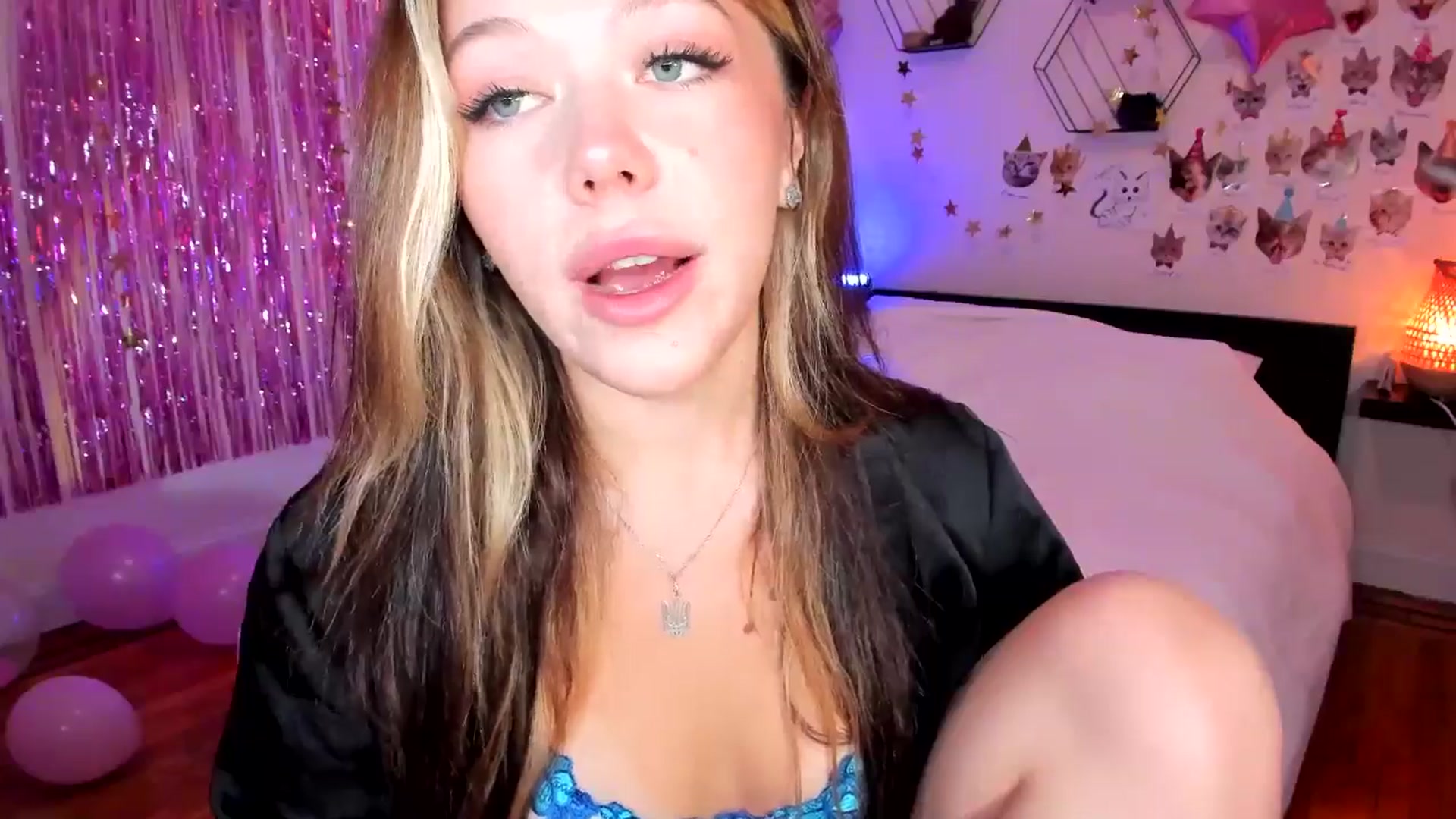 Gallery image thumbnail from Xmas_Baby's myfreecams stream on, 12/14/2024, 24:01 image 15 of 20