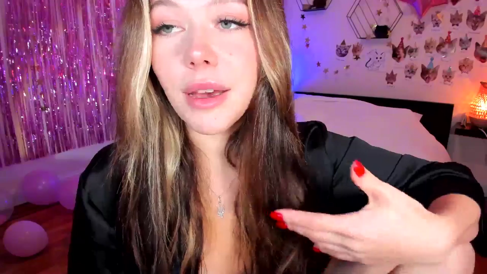 Gallery image thumbnail from Xmas_Baby's myfreecams stream on, 12/14/2024, 24:01 image 18 of 20