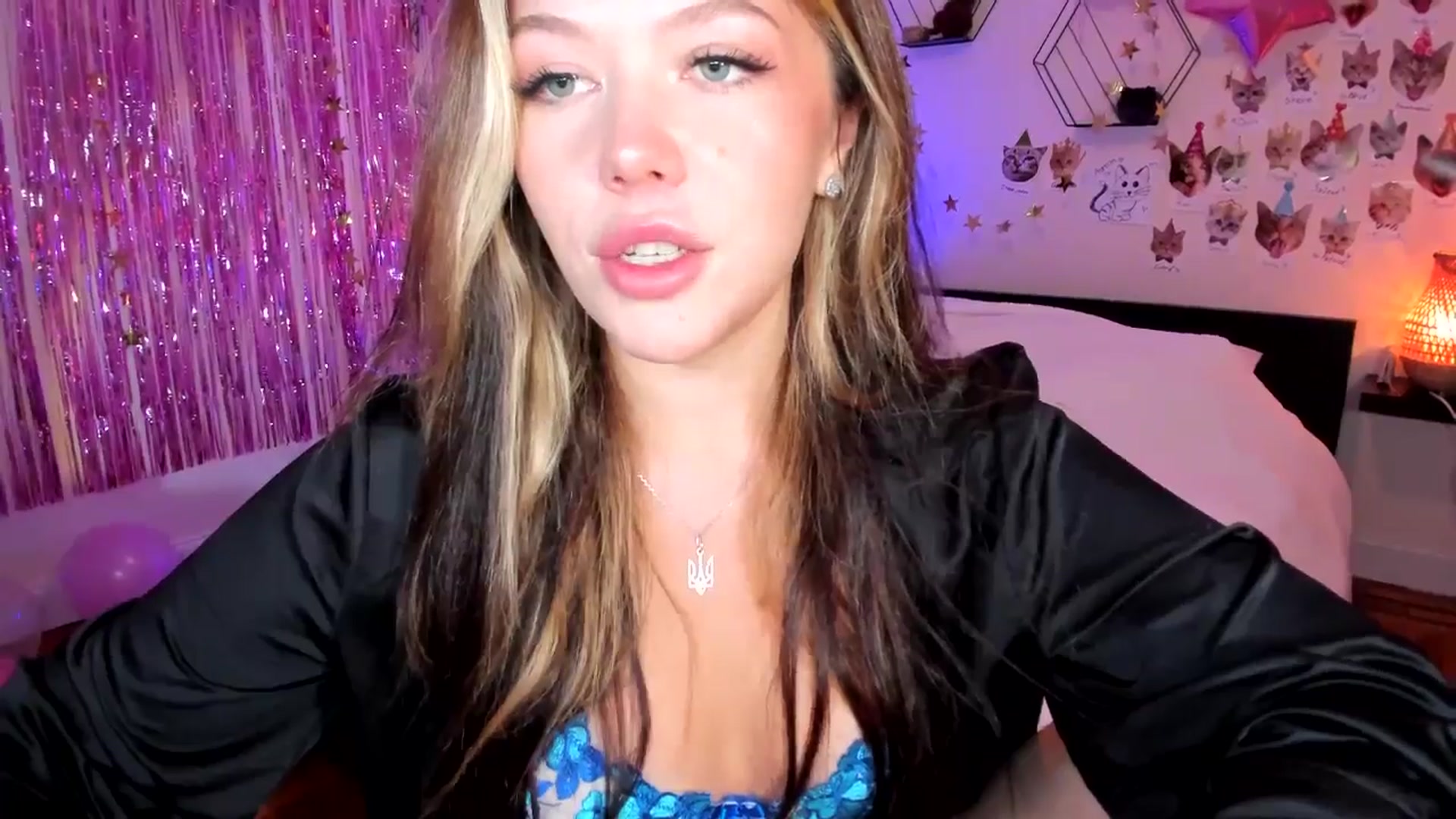 Gallery image thumbnail from Xmas_Baby's myfreecams stream on, 12/14/2024, 24:01 image 11 of 20