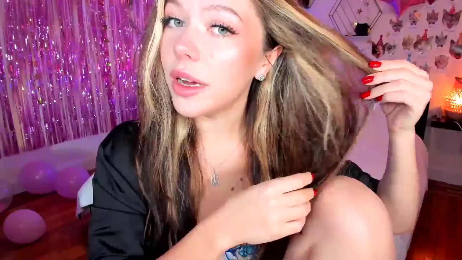 Gallery image thumbnail from Xmas_Baby's myfreecams stream on, 12/14/2024, 24:01 image 2 of 20